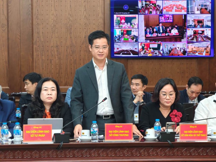 Hanoi intensifies actions to resolve urban disorder and persistent traffic congestion hotspots- Ảnh 2.