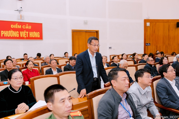 Hanoi People's Council candidates present action plans before voters- Ảnh 3.