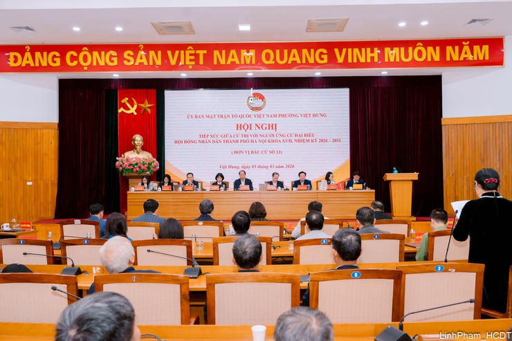 Hanoi People's Council candidates present action plans before voters- Ảnh 1.