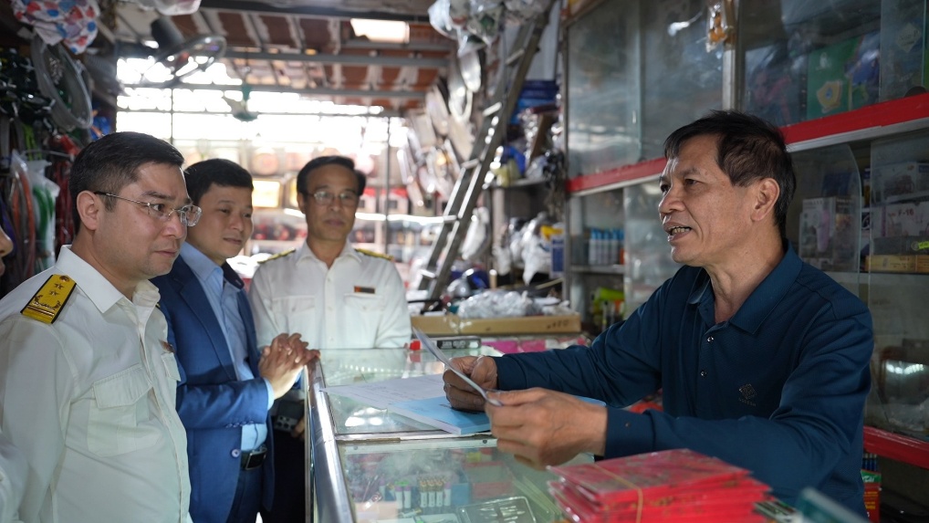 Quảng Oai tăng cường phối hợp hỗ trợ hộ kinh doanh kê khai thuế, thúc đẩy chuyển đổi phương thức quản lý thuế- Ảnh 2.