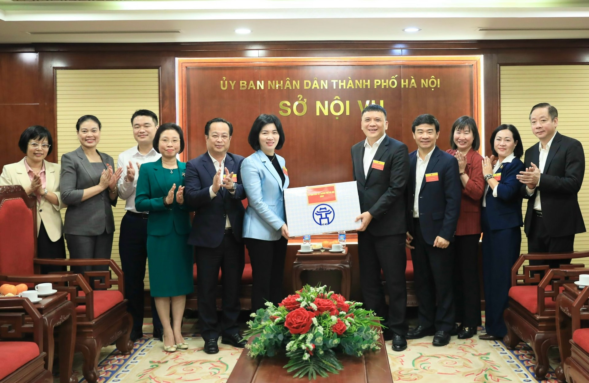 Chủ tịch Ủy ban Bầu cử Thành phố Phùng Thị Hồng Hà thăm, động viên cán bộ làm nhiệm vụ phục vụ bầu cử- Ảnh 2.