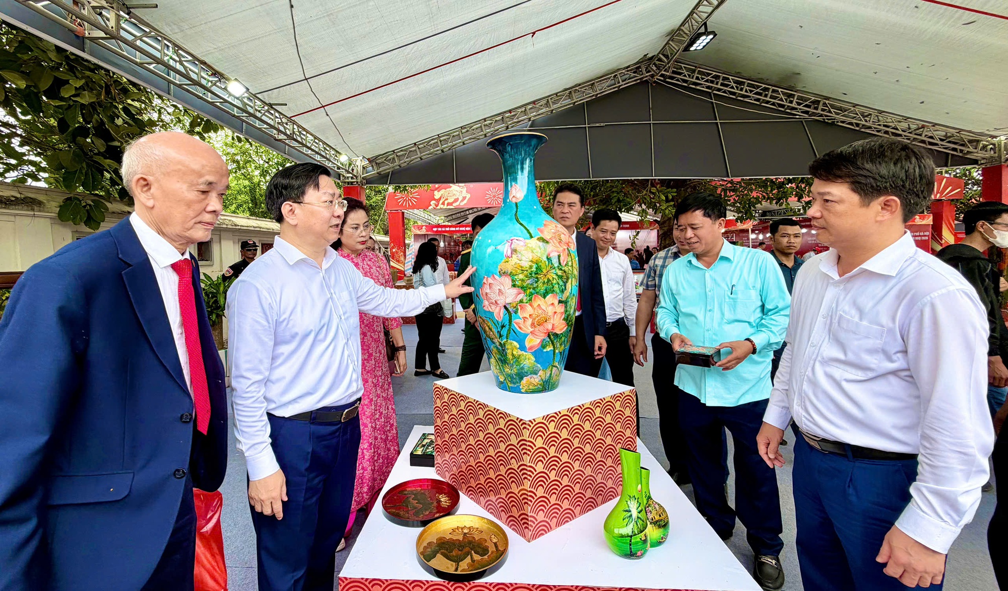 Khai mạc Hội chợ hàng công nghiệp nông thôn tiêu biểu Xuân Bính Ngọ 2026- Ảnh 2.