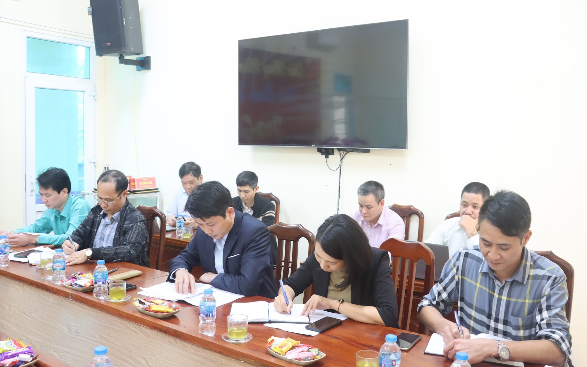 Các đại biểu tham dự cuộc họp