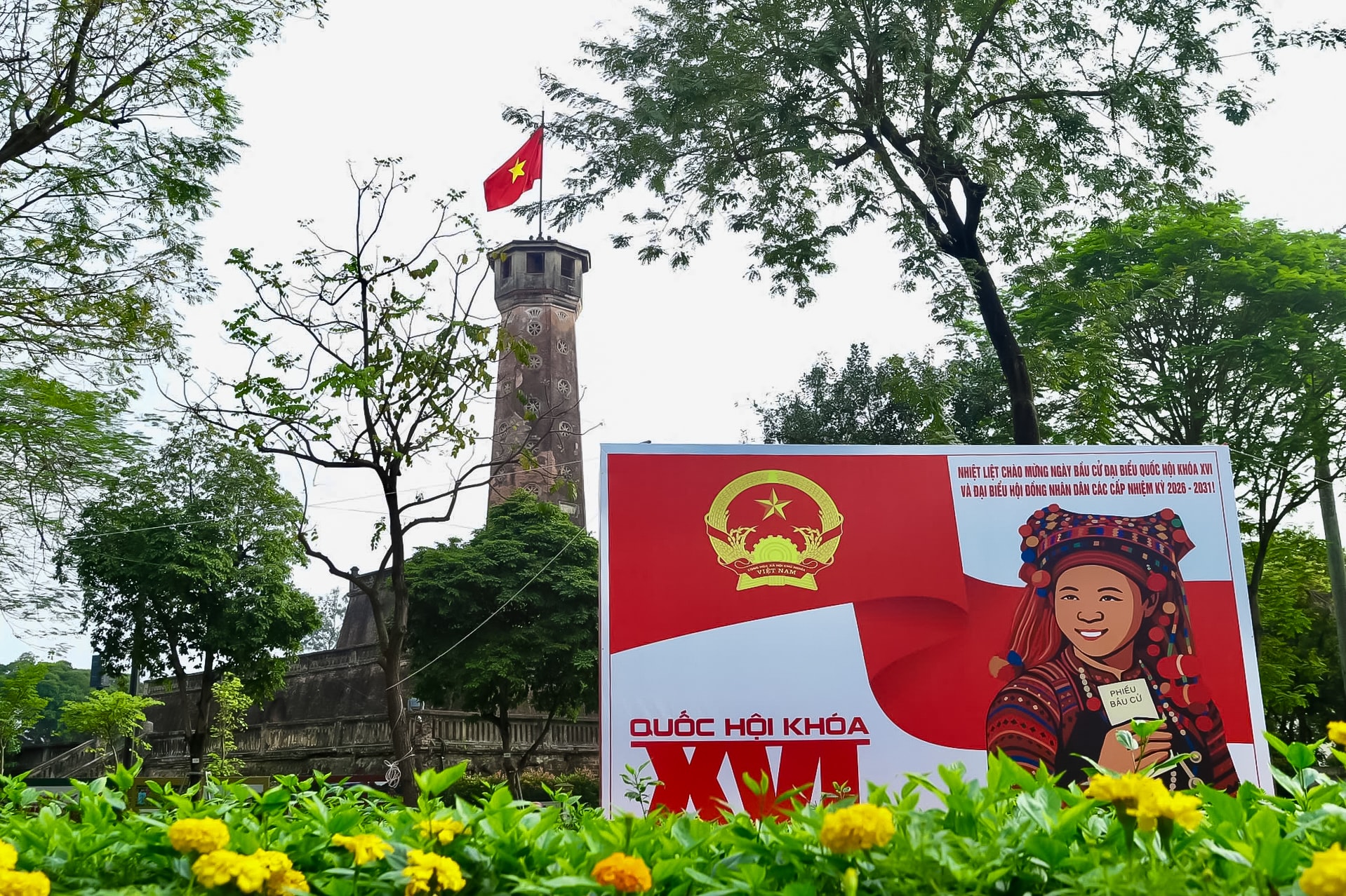 Hà Nội trang hoàng rực rỡ, sẵn sàng cho cuộc bầu cử đại biểu Quốc hội và HĐND các cấp- Ảnh 9.