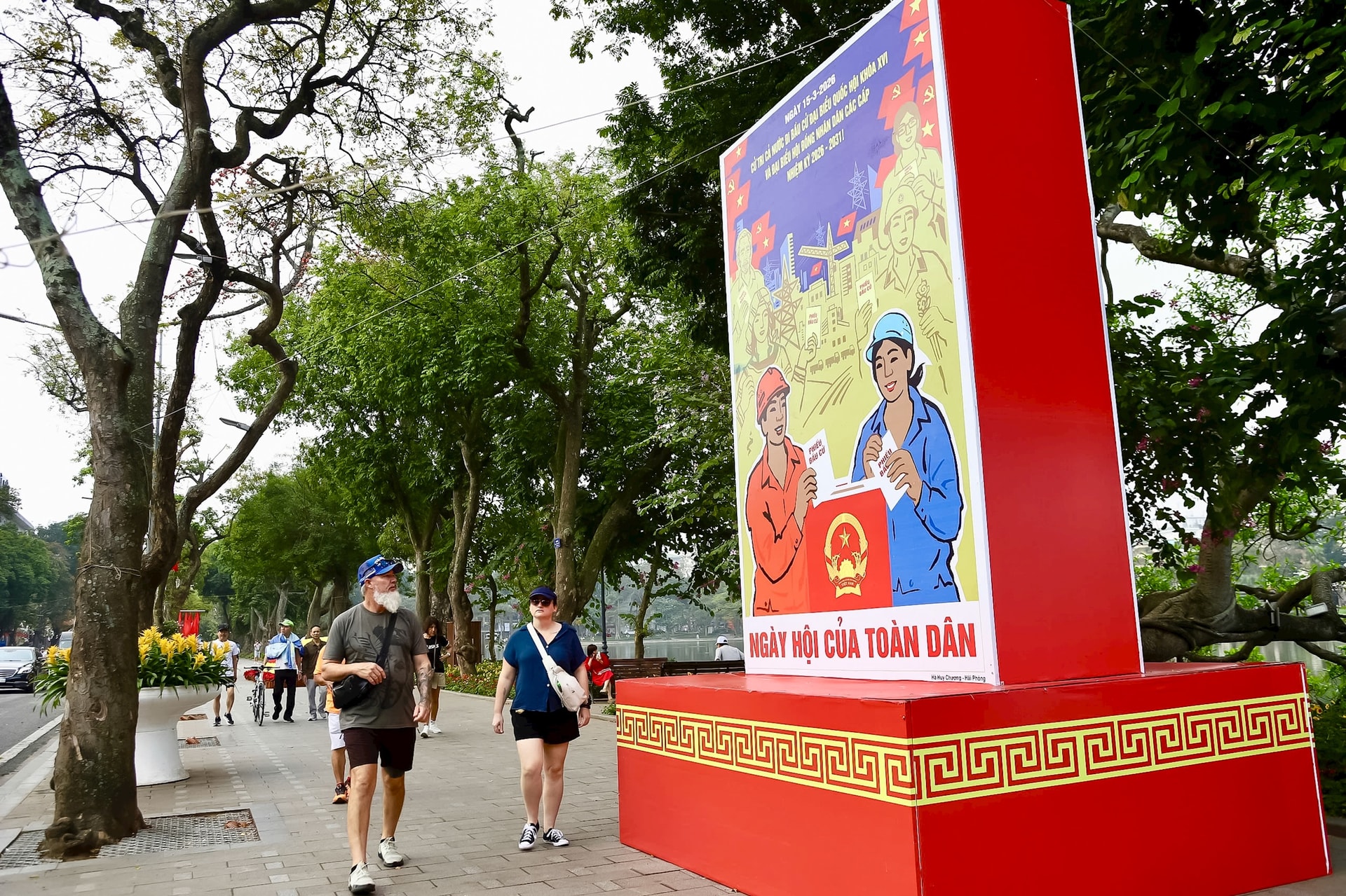 Hà Nội trang hoàng rực rỡ, sẵn sàng cho cuộc bầu cử đại biểu Quốc hội và HĐND các cấp- Ảnh 3.