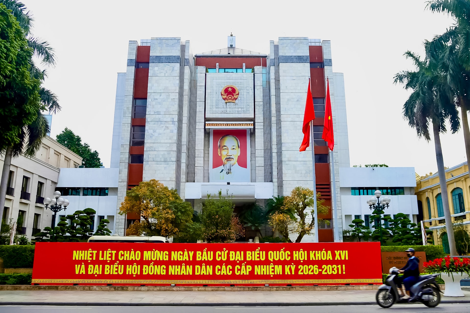 Hà Nội trang hoàng rực rỡ, sẵn sàng cho cuộc bầu cử đại biểu Quốc hội và HĐND các cấp- Ảnh 6.