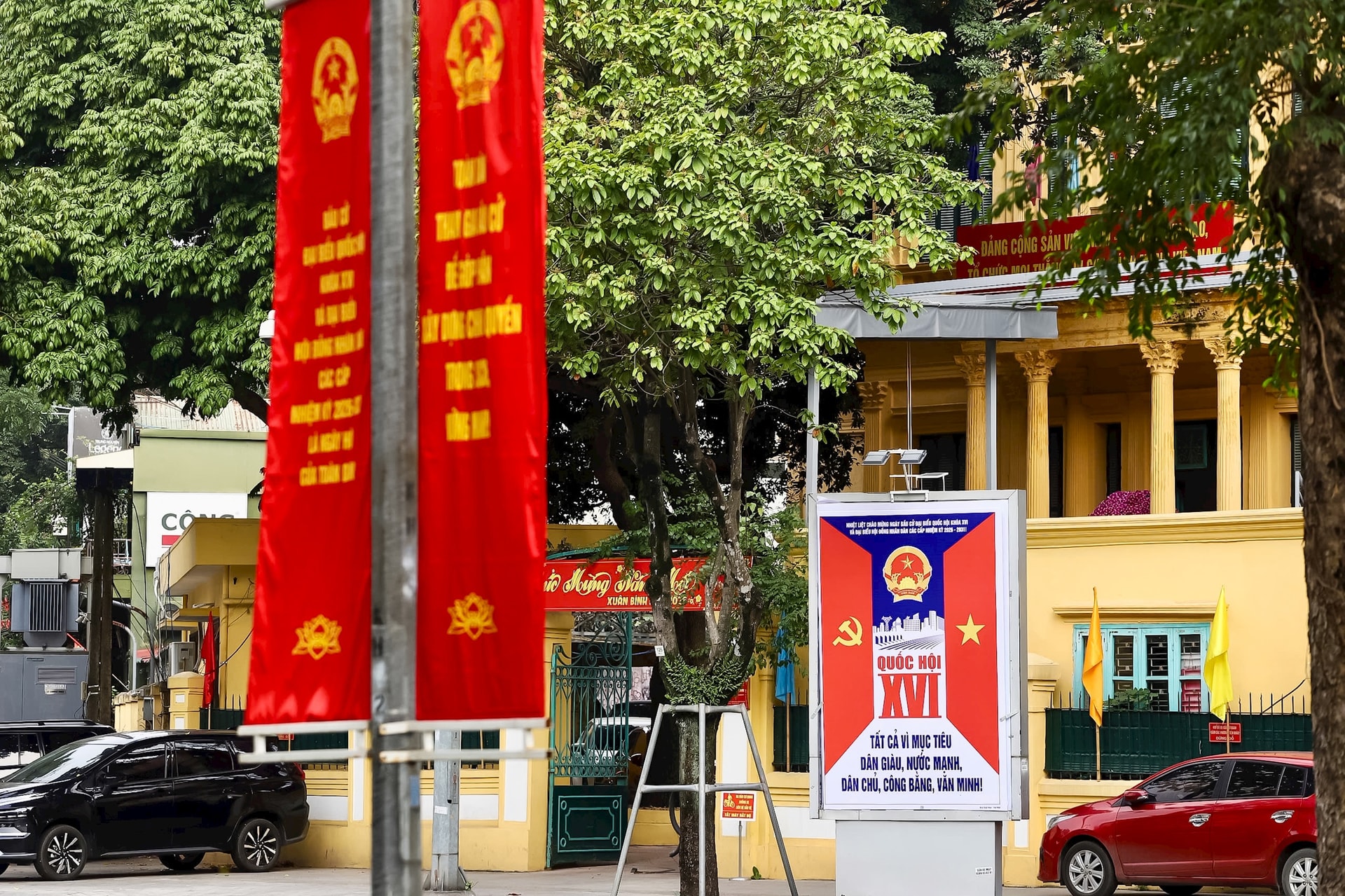 Hà Nội trang hoàng rực rỡ, sẵn sàng cho cuộc bầu cử đại biểu Quốc hội và HĐND các cấp- Ảnh 7.