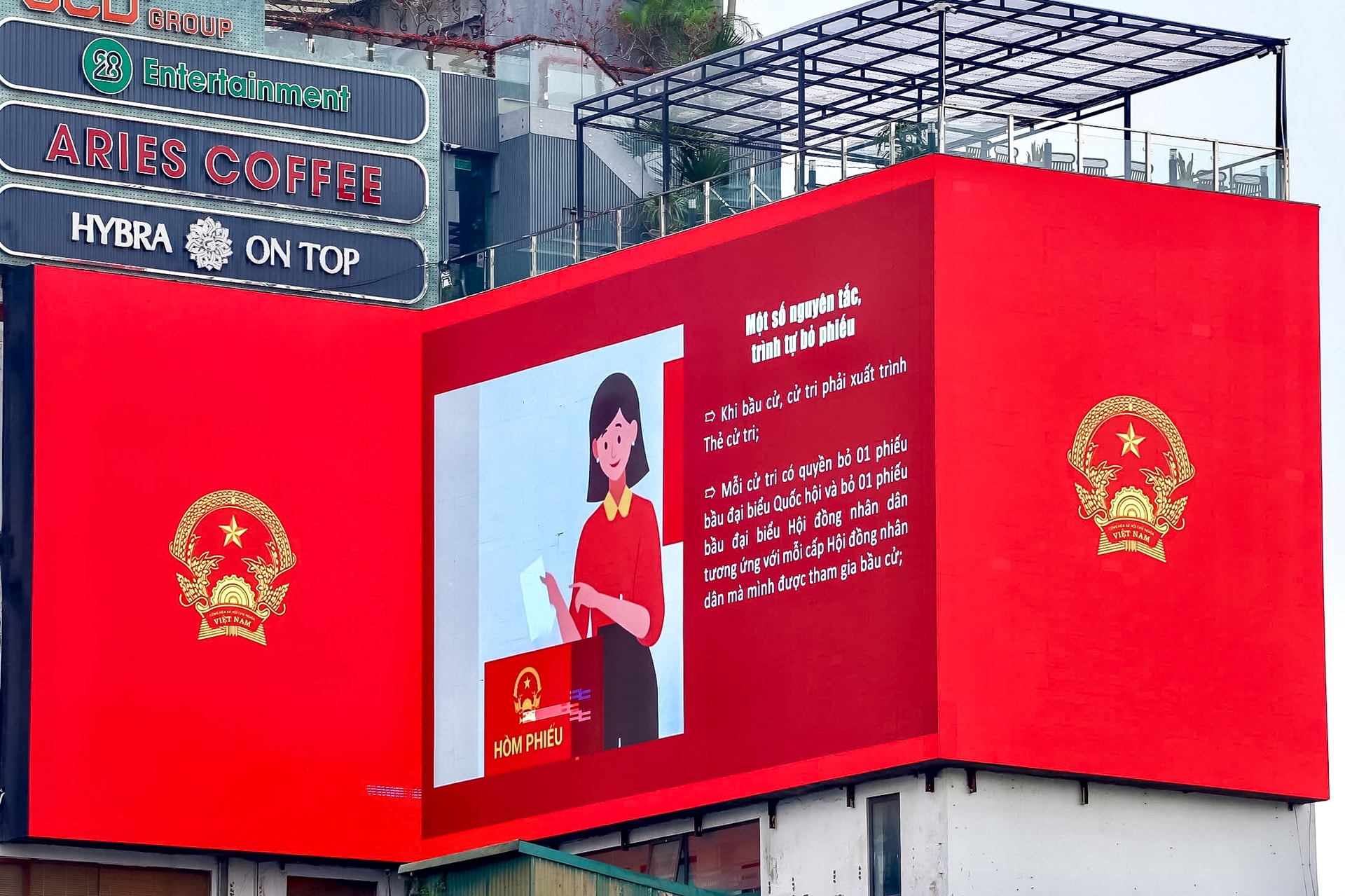 Hà Nội trang hoàng rực rỡ, sẵn sàng cho cuộc bầu cử đại biểu Quốc hội và HĐND các cấp- Ảnh 8.