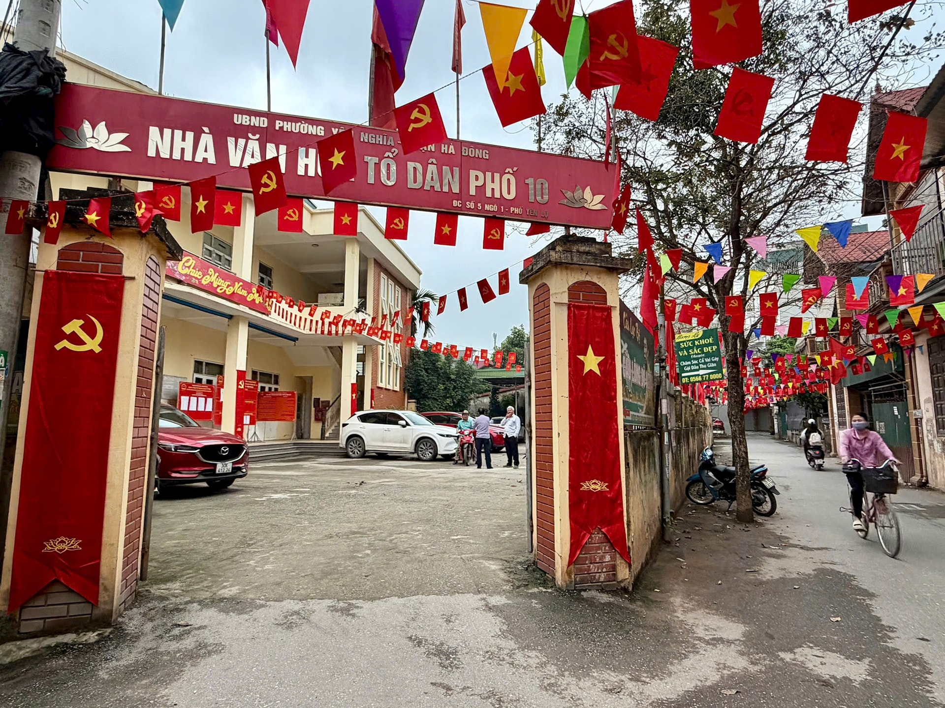 Phường Yên Nghĩa rực rỡ cờ hoa, sẵn sàng cho ngày hội lớn- Ảnh 2.