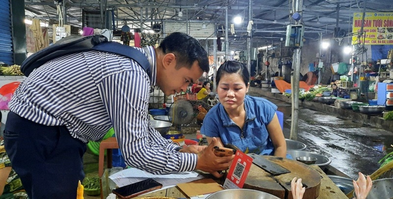 Xuân Mai triển khai chuyển đổi số chợ truyền thống, xây dựng tuyến phố không dùng tiền mặt- Ảnh 2.