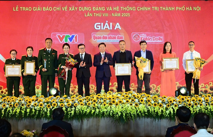 Hanoi awards 8th journalism prize on Party building and political system- Ảnh 2.
