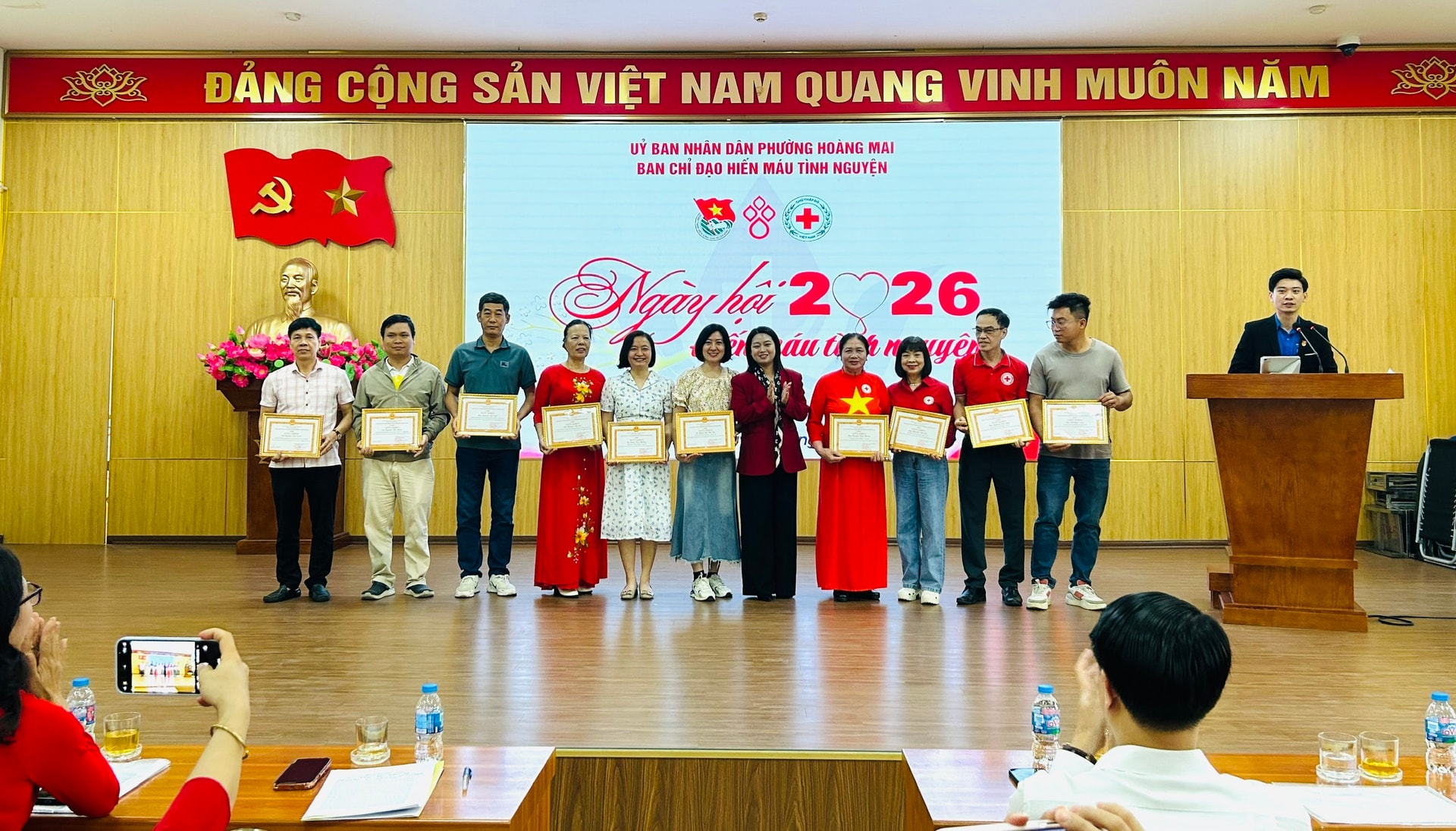 Phường Hoàng Mai tiếp nhận 448 đơn vị máu trong Ngày hội hiến máu tình nguyện- Ảnh 2.