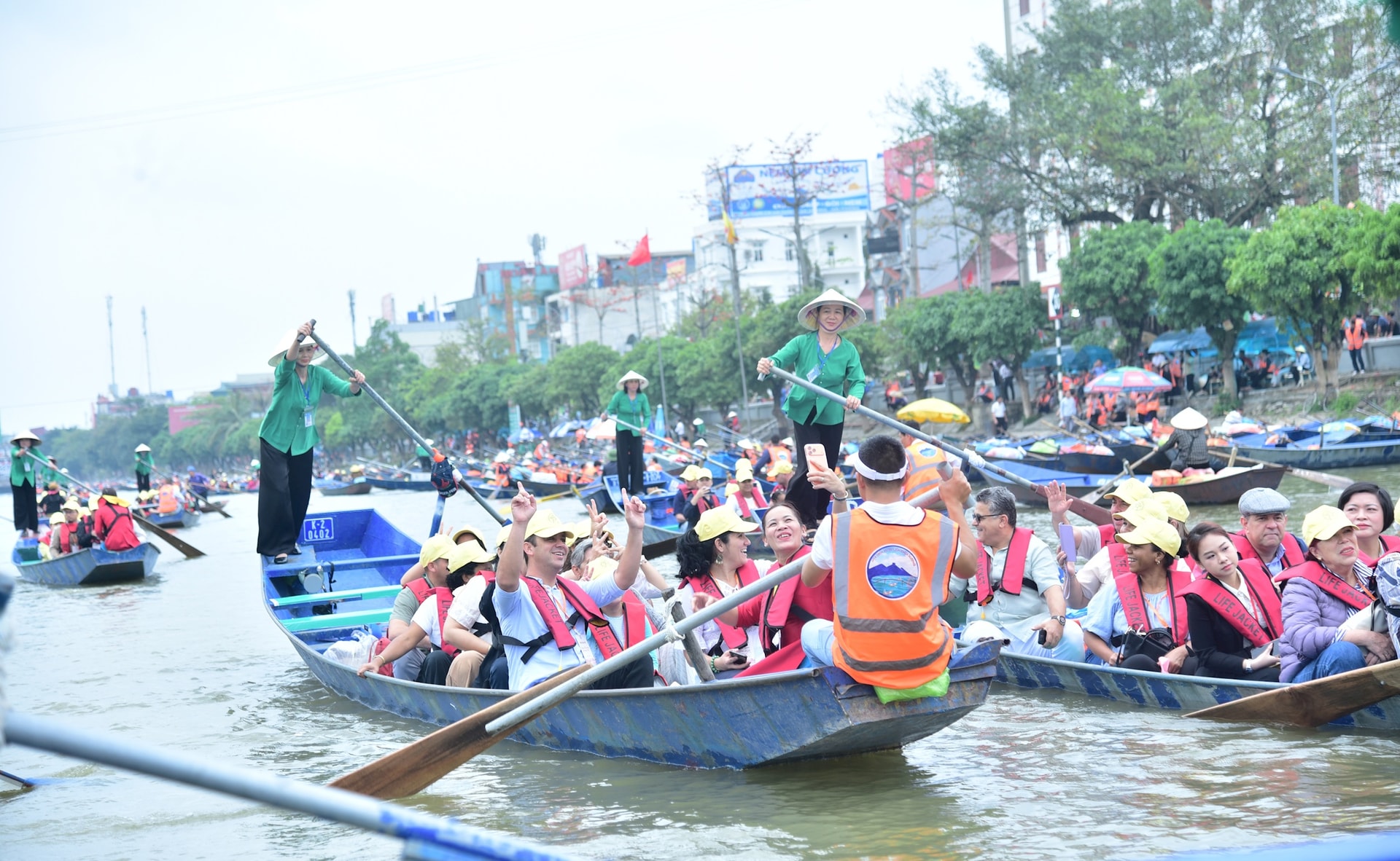 Gần 400 đại biểu tham gia chương trình “Du xuân hữu nghị 2026” tại chùa Hương- Ảnh 2.