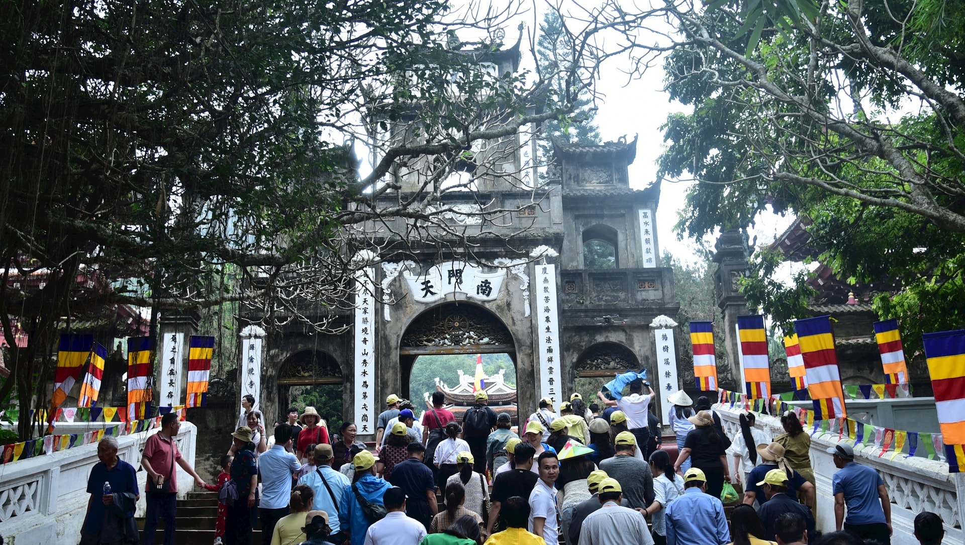 Gần 400 đại biểu tham gia chương trình “Du xuân hữu nghị 2026” tại chùa Hương- Ảnh 5.