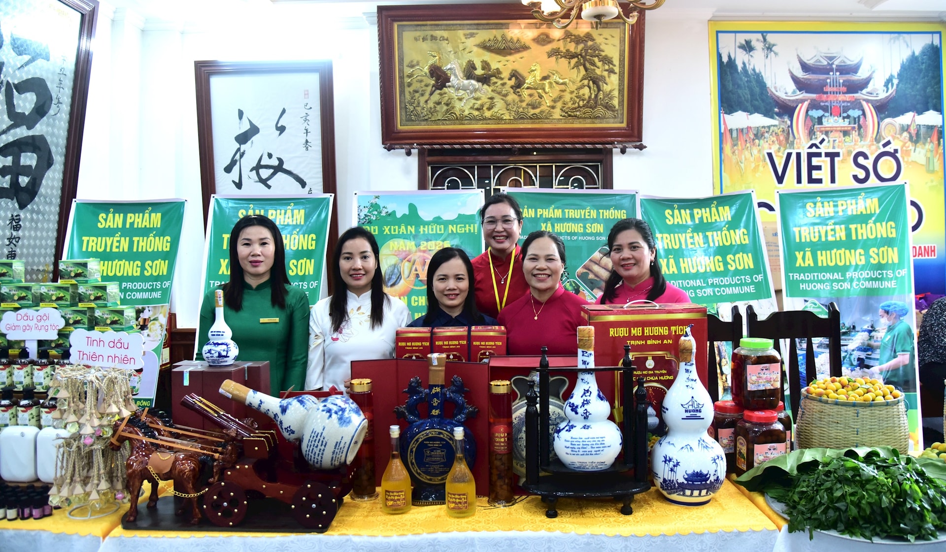 Gần 400 đại biểu tham gia chương trình “Du xuân hữu nghị 2026” tại chùa Hương- Ảnh 13.