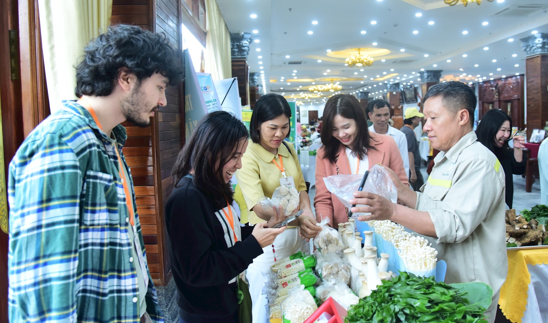 Gần 400 đại biểu tham gia chương trình “Du xuân hữu nghị 2026” tại chùa Hương- Ảnh 14.