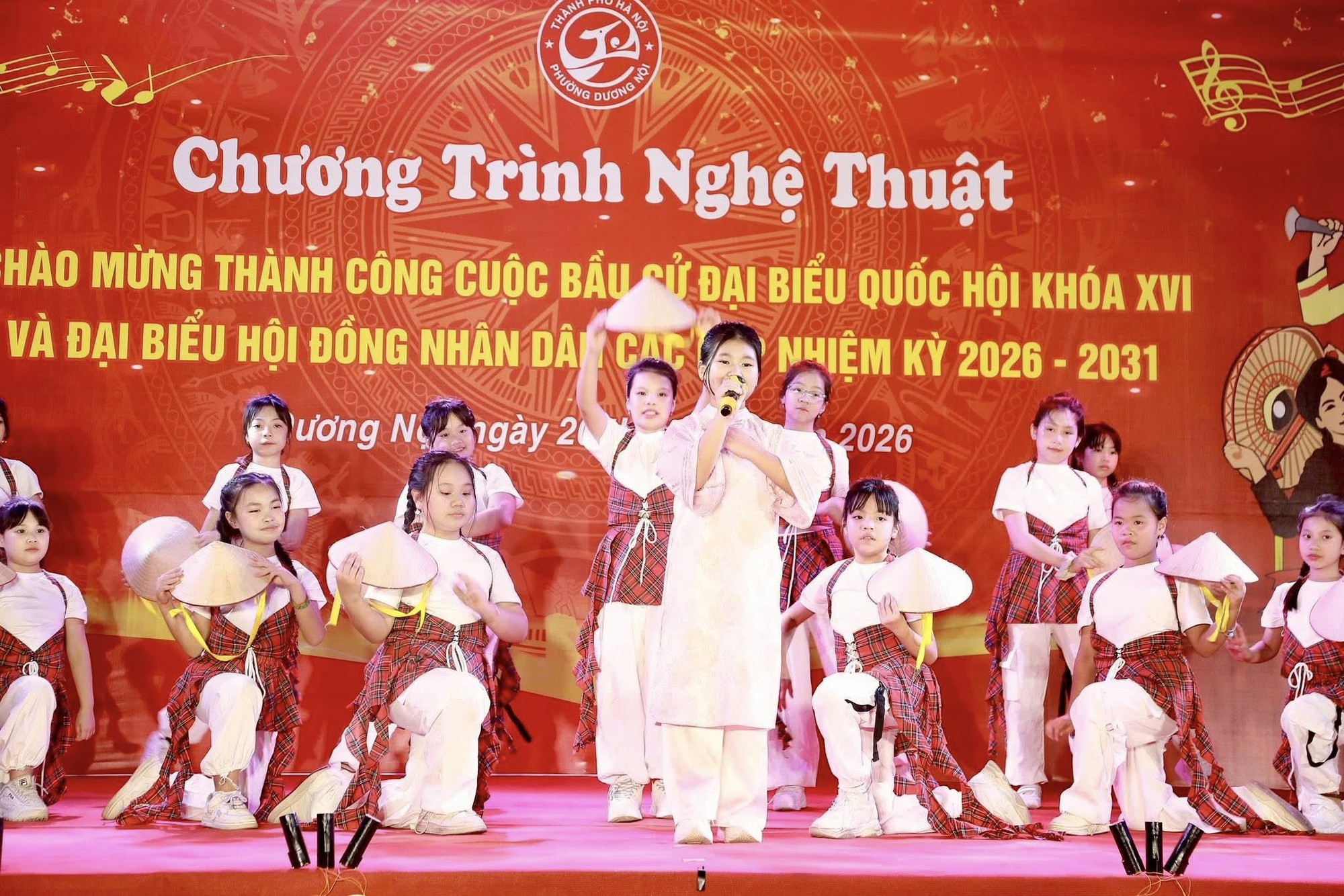Đặc sắc chương trình văn nghệ chào mừng thành công bầu cử ở phường Dương Nội- Ảnh 5.