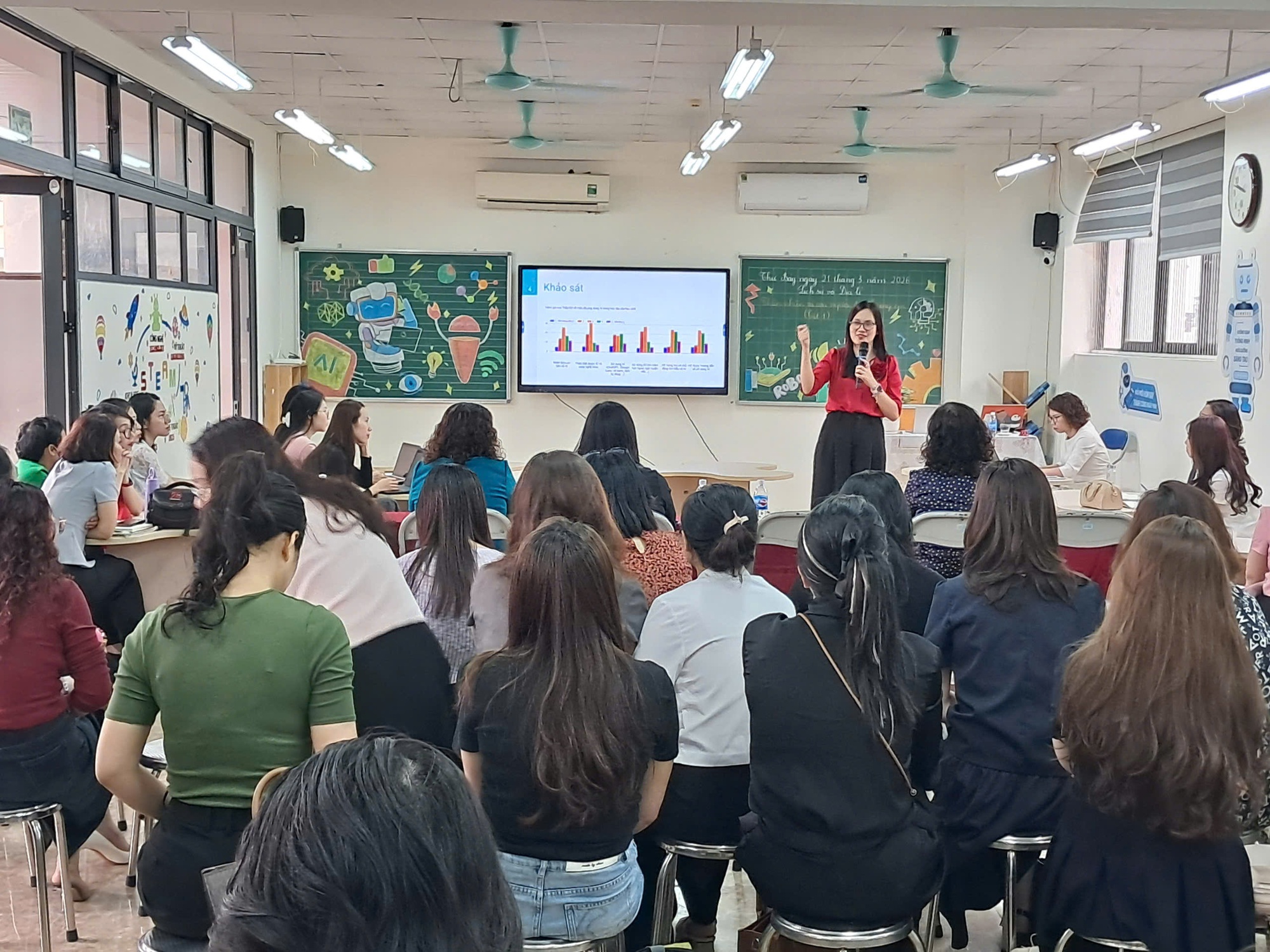 Phường Tây Hồ tập huấn giáo dục trí tuệ nhân tạo (AI): Trang bị “năng lực số” cho đội ngũ giáo viên Tiểu học.- Ảnh 3.