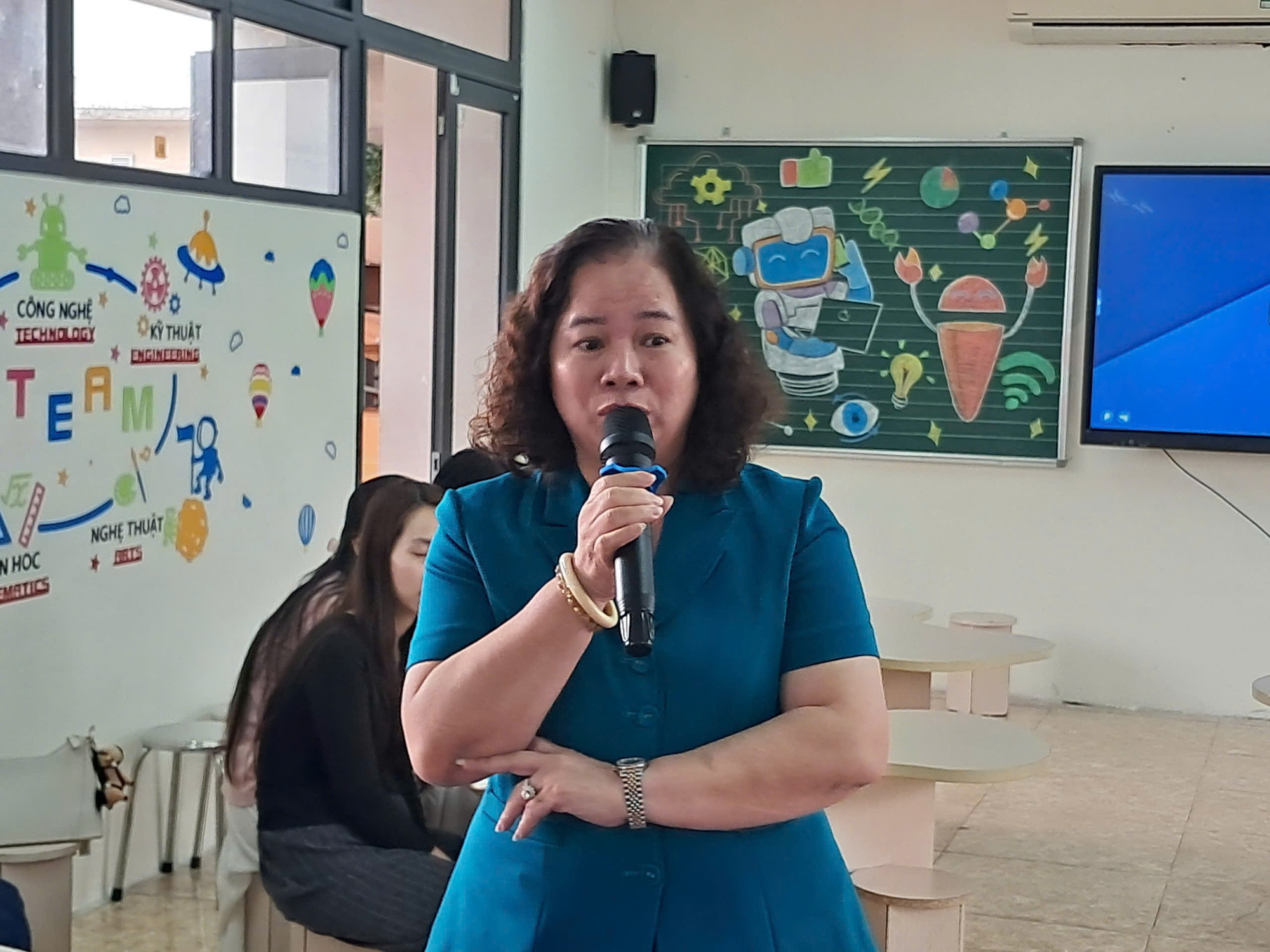 Phường Tây Hồ tập huấn giáo dục trí tuệ nhân tạo (AI): Trang bị “năng lực số” cho đội ngũ giáo viên Tiểu học.- Ảnh 4.