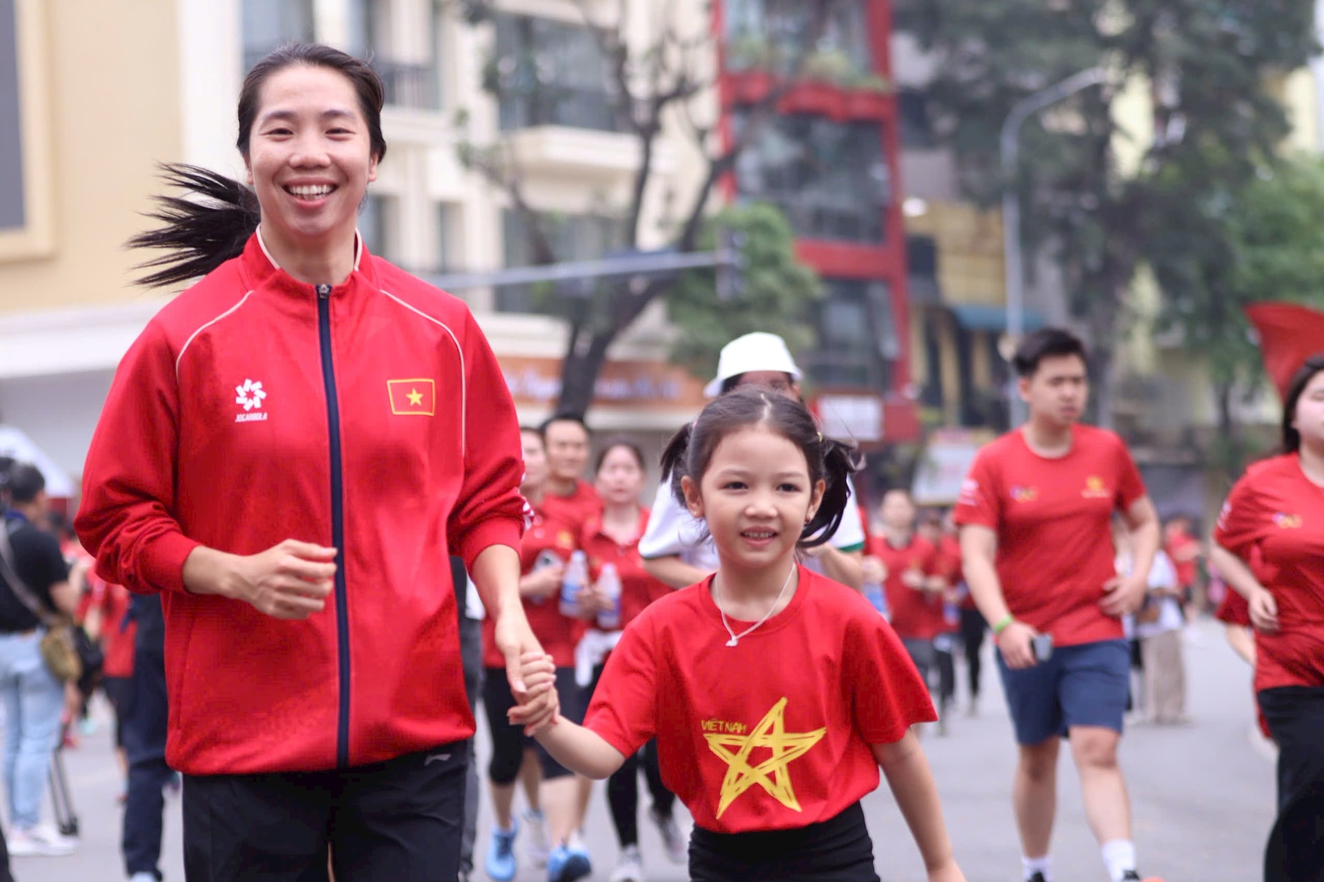 Hơn 17.000 người tham gia “Ngày chạy Olympic 2026: Vì sức khỏe toàn dân - Vì an ninh Tổ quốc”- Ảnh 9.