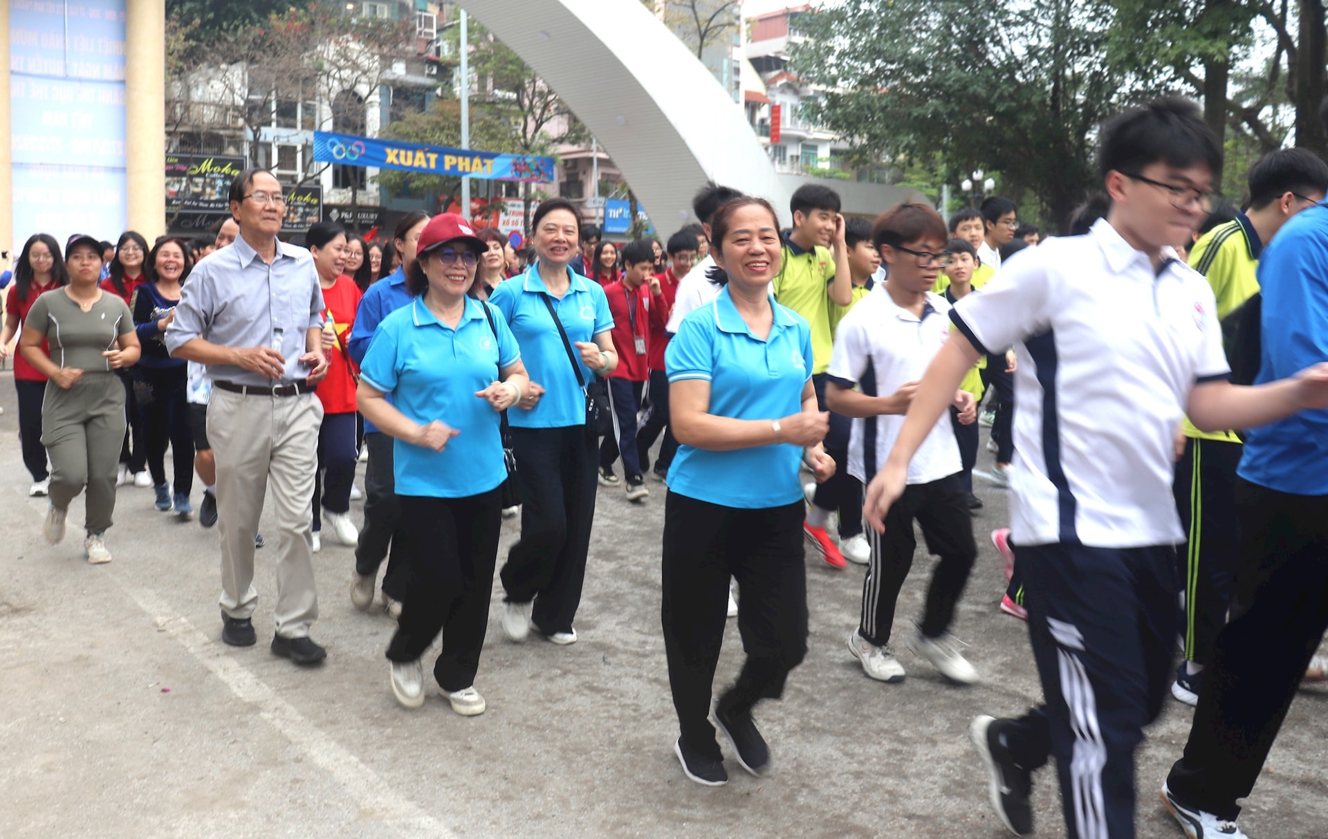 Phường Bạch Mai hưởng ứng "Ngày chạy Olympic vì sức khỏe toàn dân"- Ảnh 3.