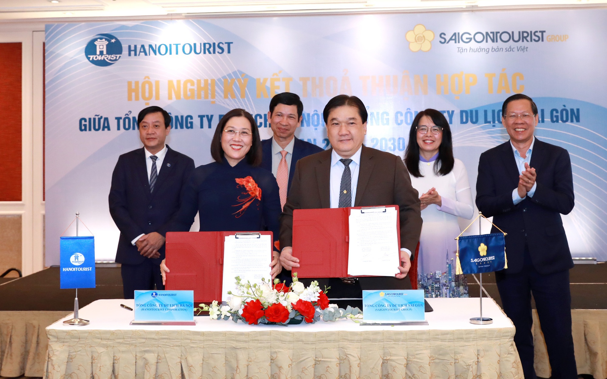 Tổng công ty Du lịch Hà Nội (Hanoitourist) và Tổng công ty Du lịch Sài Gòn TNHH MTV (Saigontourist Group) ký kết Biên bản ghi nhớ hợp tác