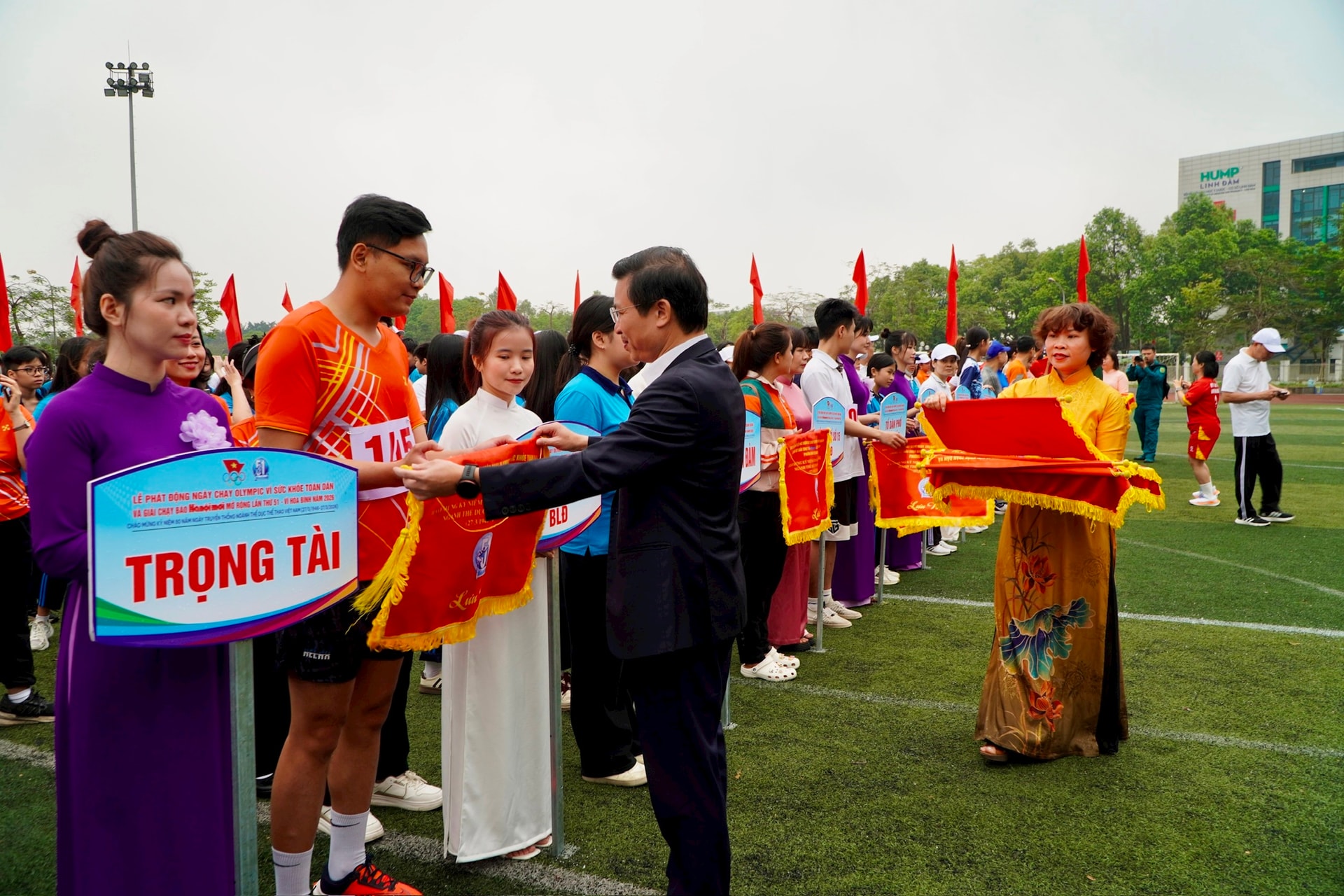 Phường Hoàng Liệt hưởng ứng Ngày chạy Olympic vì sức khỏe toàn dân- Ảnh 1.