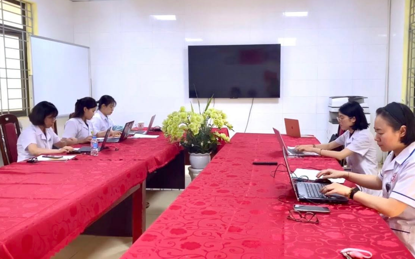 Xã Vĩnh Thanh đẩy mạnh chuyển đổi số y tế từ chiến dịch làm sạch dữ liệu hồ sơ sức khỏe điện tử