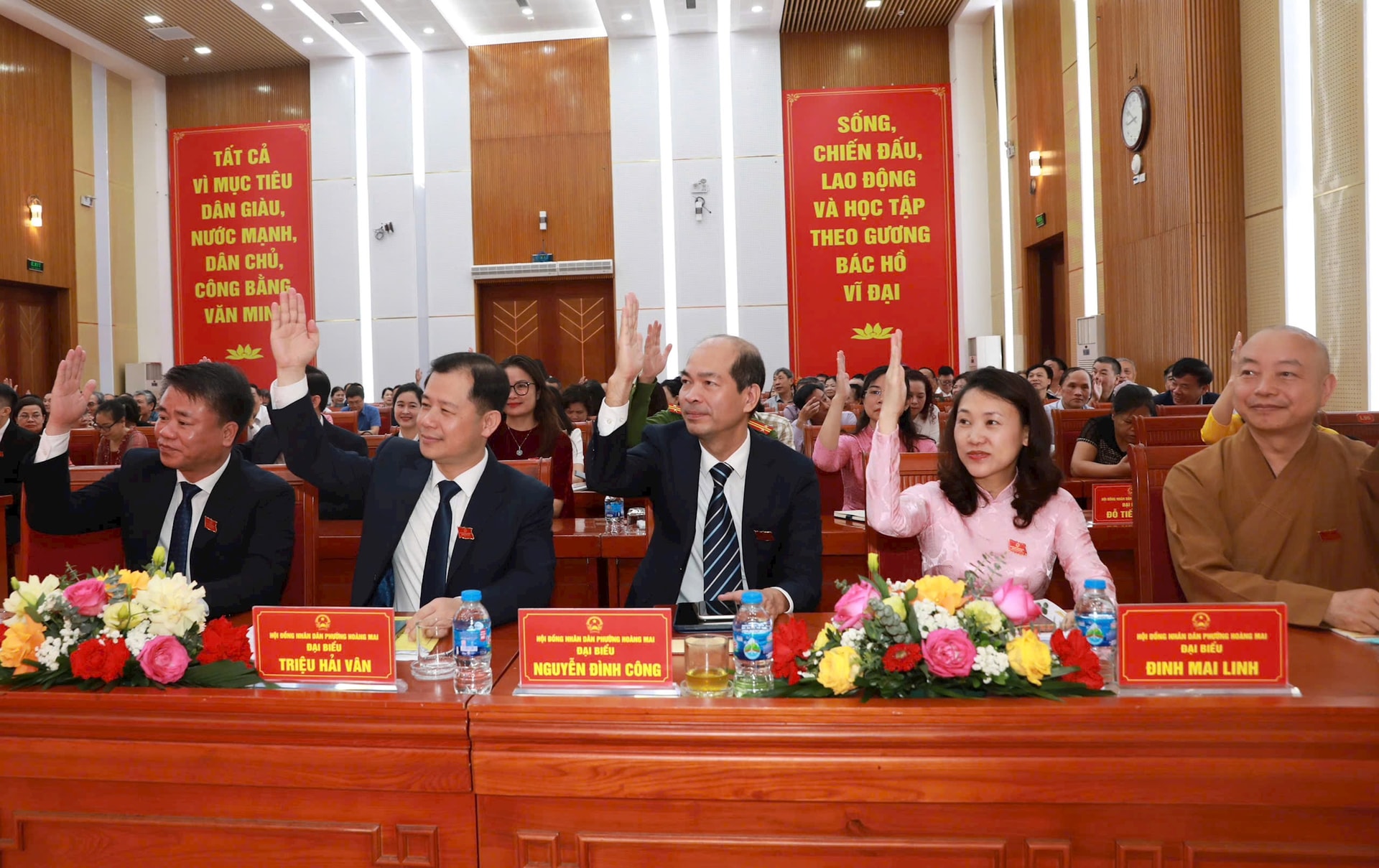 Khai mạc Kỳ họp thứ Nhất, HĐND phường Hoàng Mai khóa II, nhiệm kỳ 2026-2031- Ảnh 2.