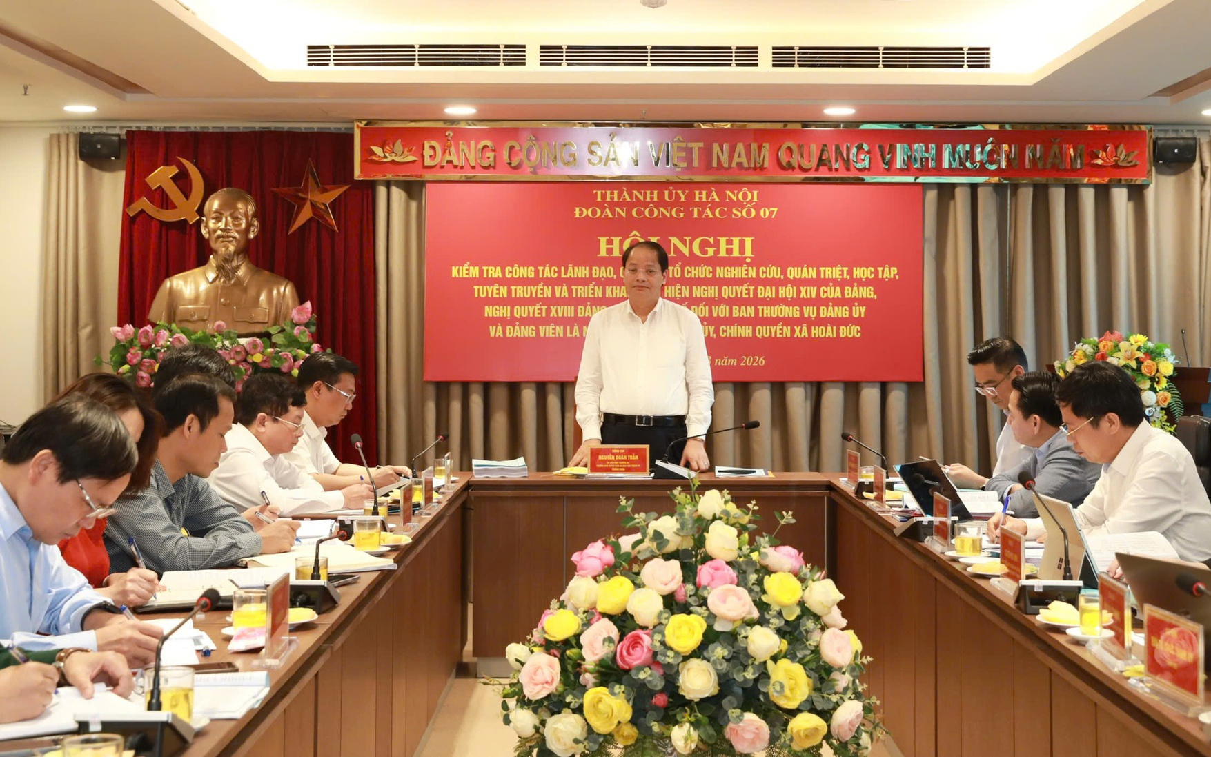 Trưởng ban Tuyên giáo và Dân vận Thành ủy Nguyễn Doãn Toản phát biểu tại buổi làm việc