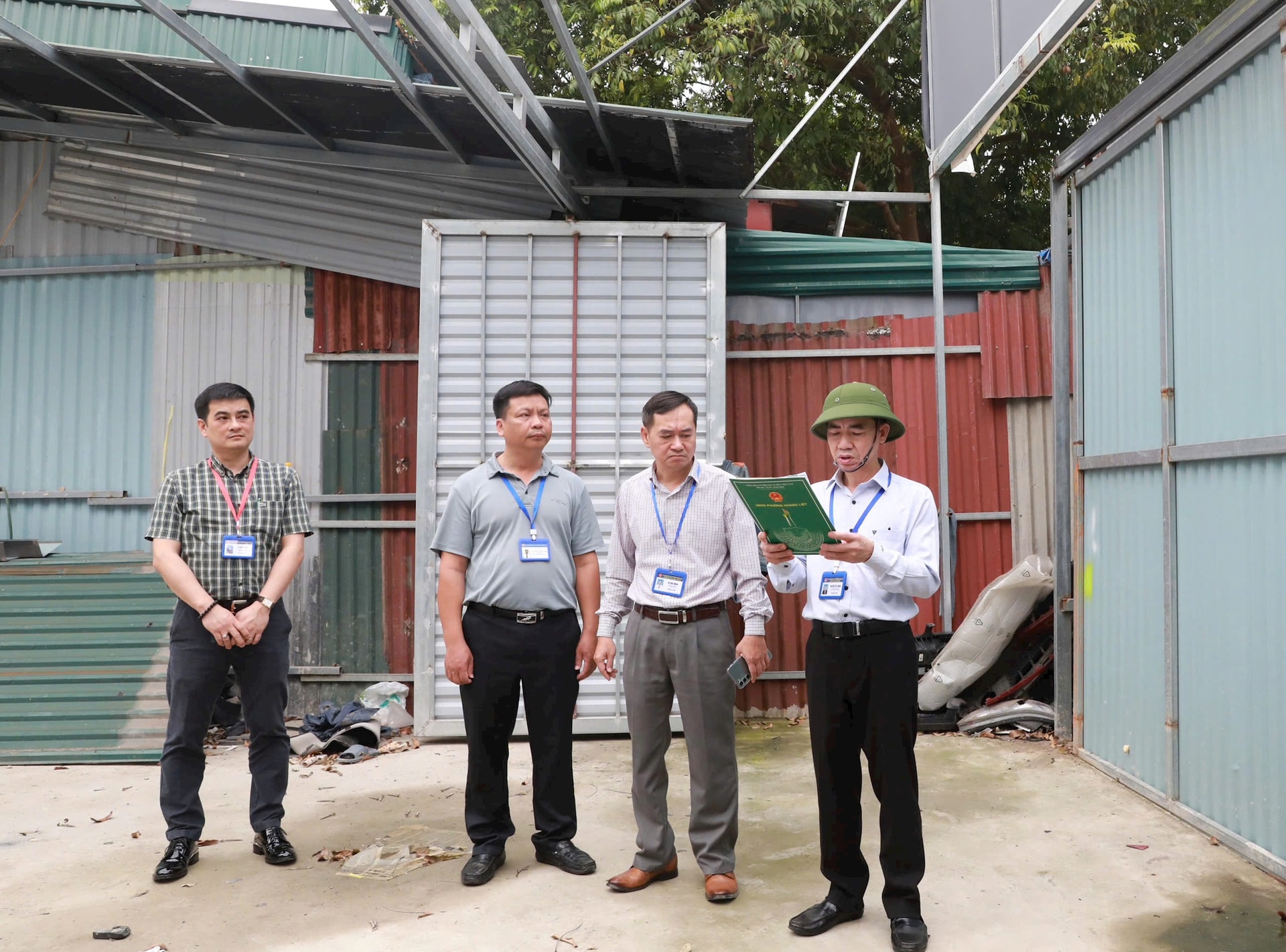 Phường Hoàng Liệt cưỡng chế tháo dỡ công trình vi phạm tại đường Tựu Liệt- Ảnh 1.