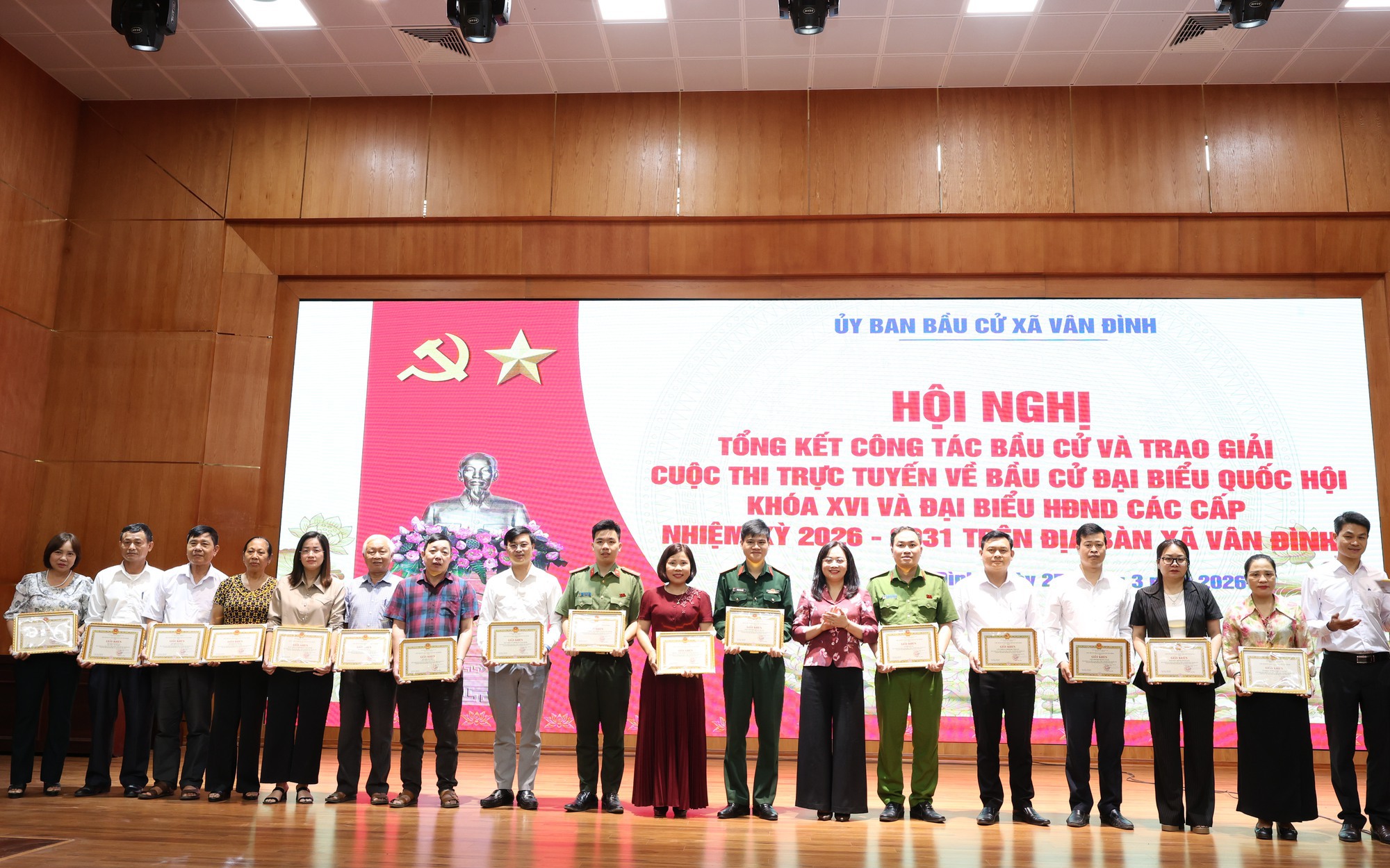 Các tập thể xuất sắc nhận khen thưởng trong thực hiện công tác bầu cử Quốc hội và HĐND các cấp