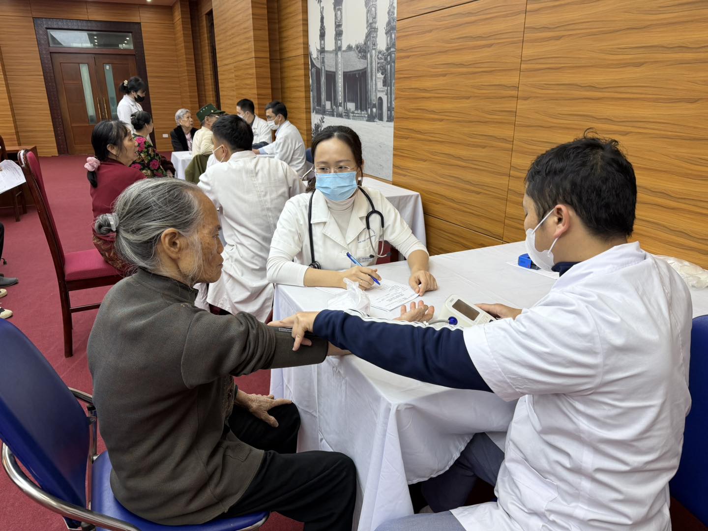 Hà Nội quy định chức năng, nhiệm vụ và cơ cấu tổ chức của Bệnh viện Lão khoa Hà Nội- Ảnh 1.