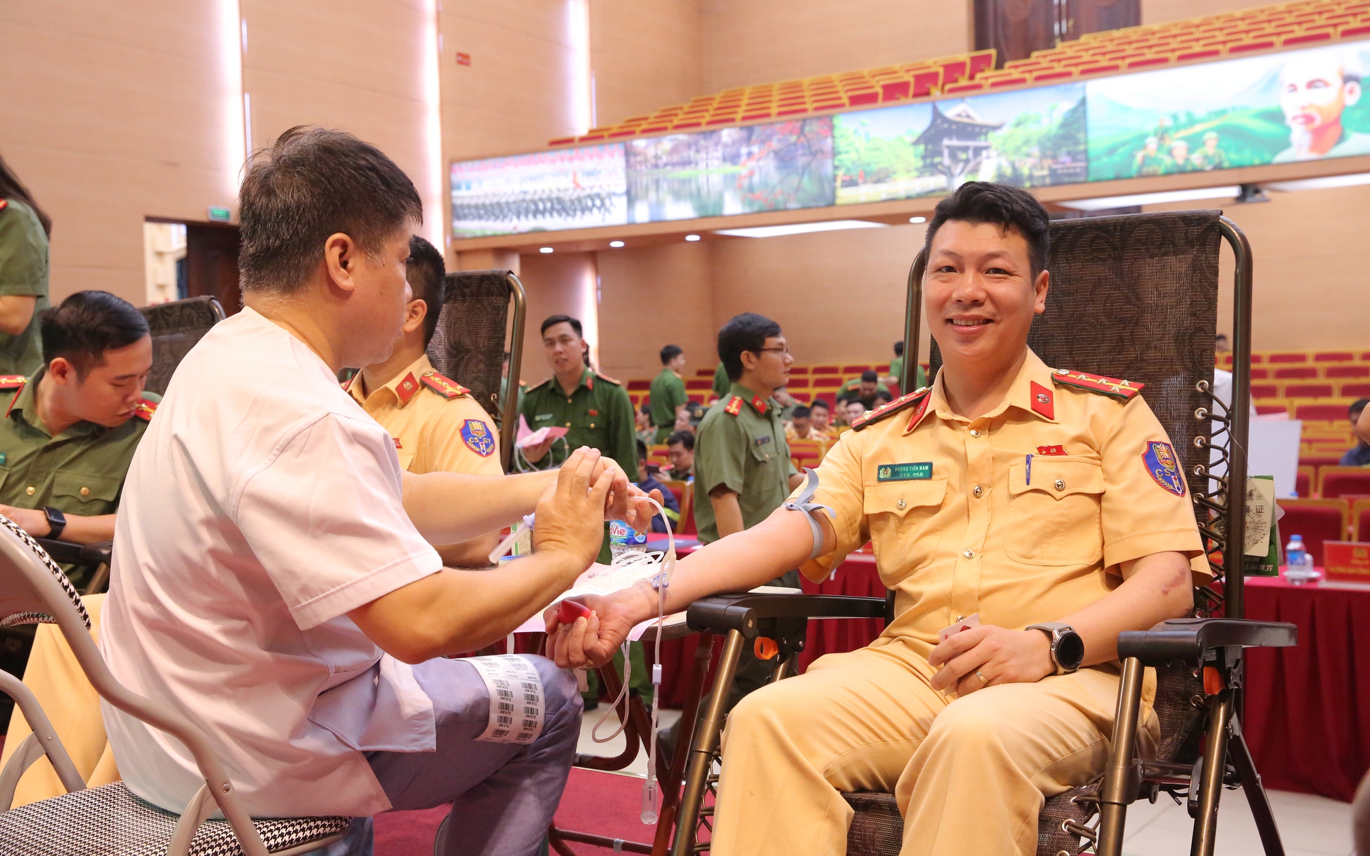 CBCS tham gia hiến máu tại chương trình