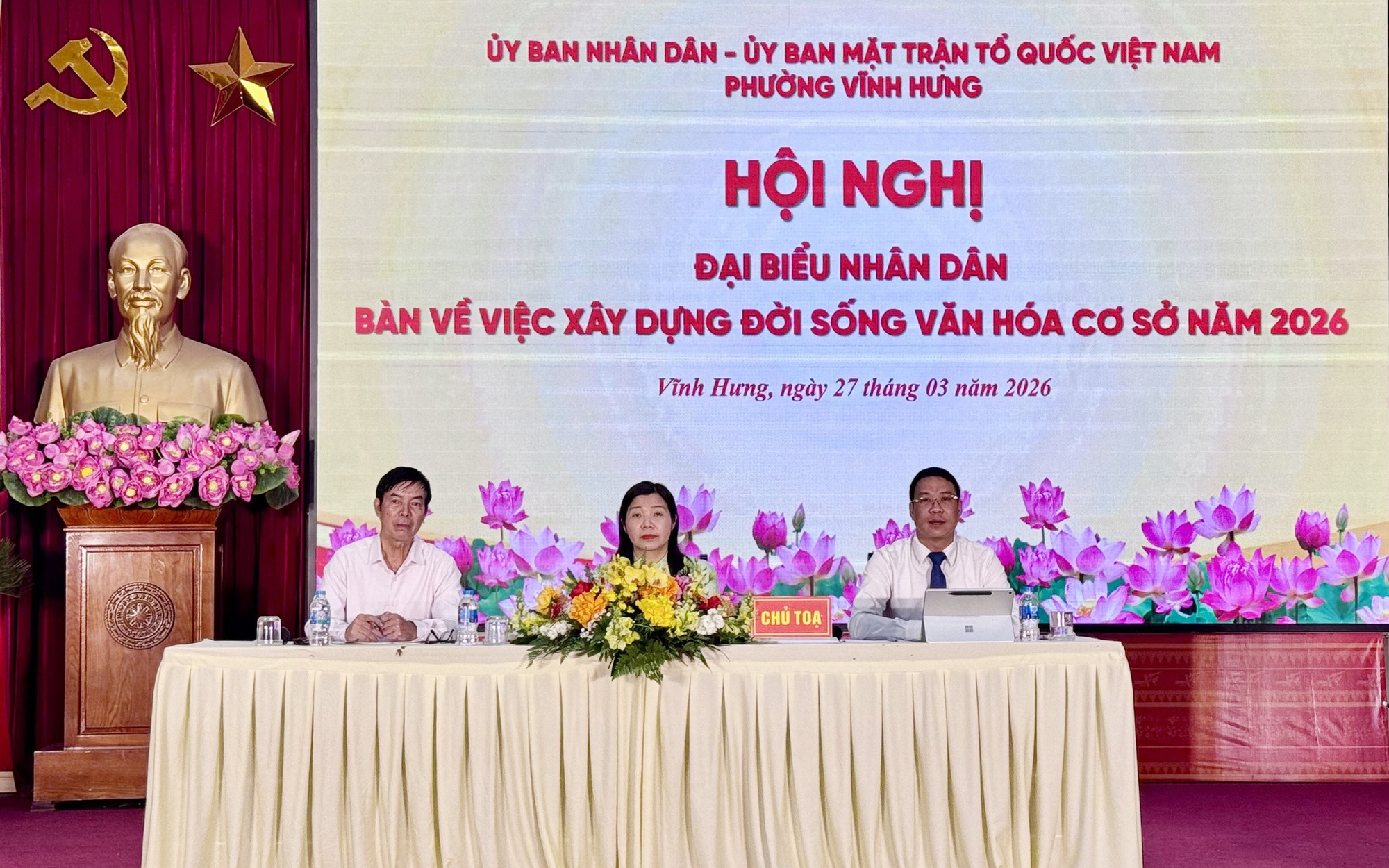 Các đồng chí lãnh đạo phường Vĩnh Hưng chủ trì Hội nghị