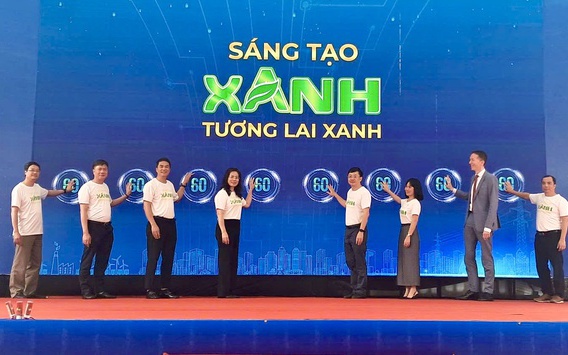 Các đại biểu thực hiện nghi thức phát động hưởng ứng chiến dịch Giờ Trái đất