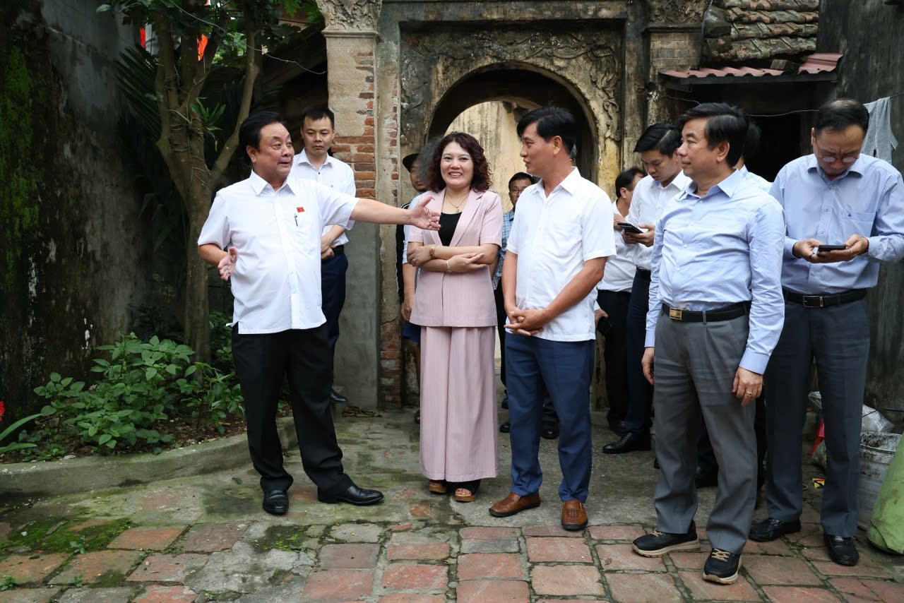 Phó Chủ tịch Quốc hội Lê Minh Hoan thăm, làm việc tại xã Chuyên Mỹ- Ảnh 1.