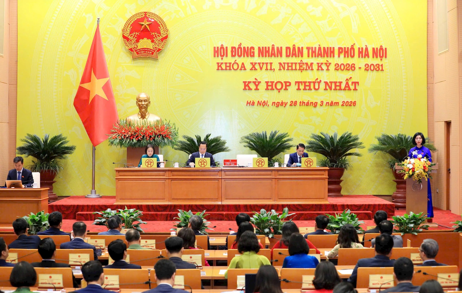 Đồng chí Phùng Thị Hồng Hà tiếp tục được bầu giữ chức vụ Chủ tịch HĐND thành phố Hà Nội khóa XVII- Ảnh 3.