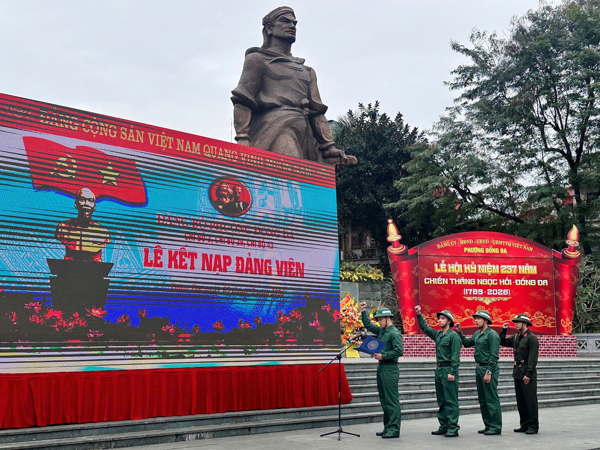 Phường Đống Đa gặp mặt, động viên thanh niên lên đường nhập ngũ năm 2026- Ảnh 2.