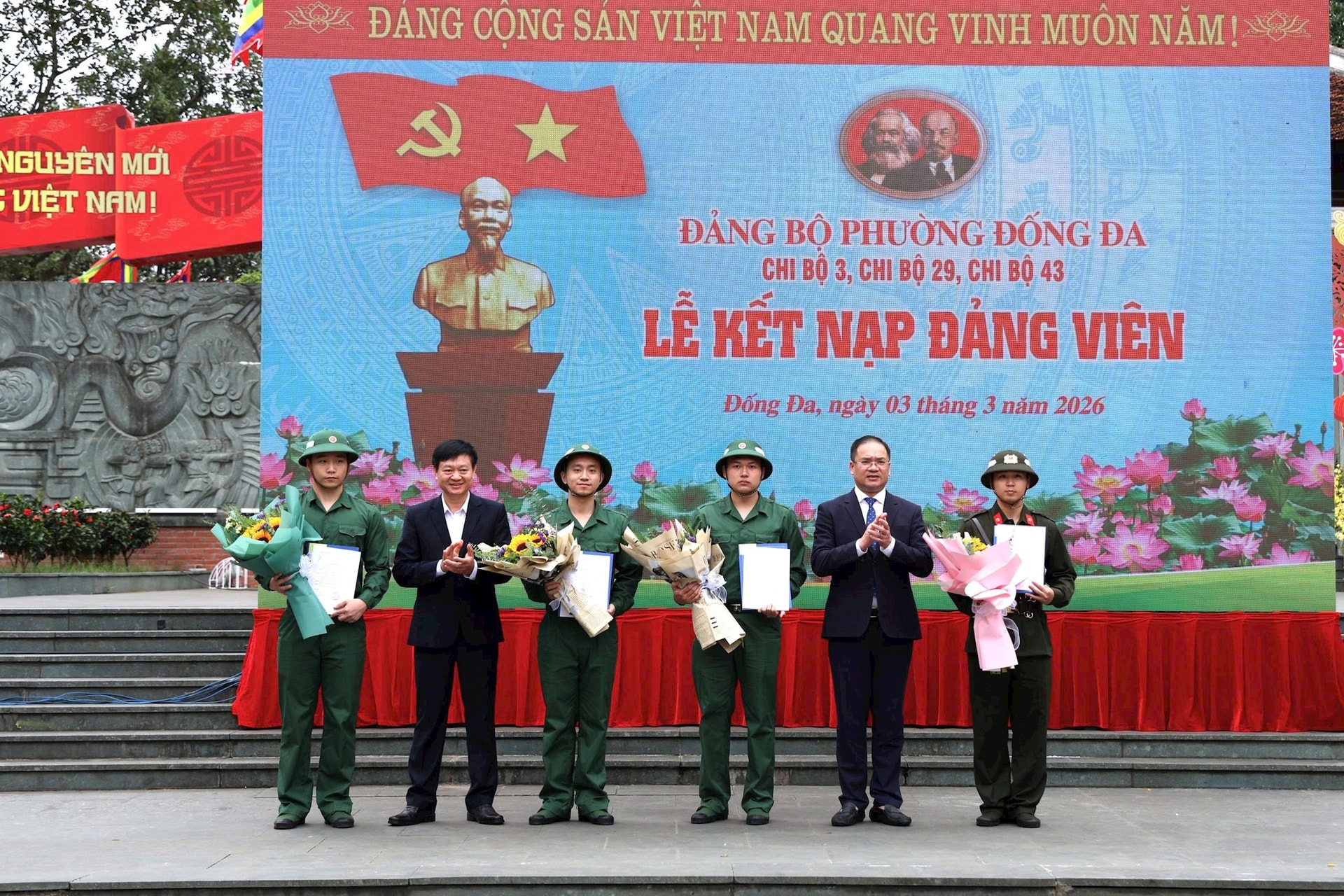 Phường Đống Đa gặp mặt, động viên thanh niên lên đường nhập ngũ năm 2026- Ảnh 4.