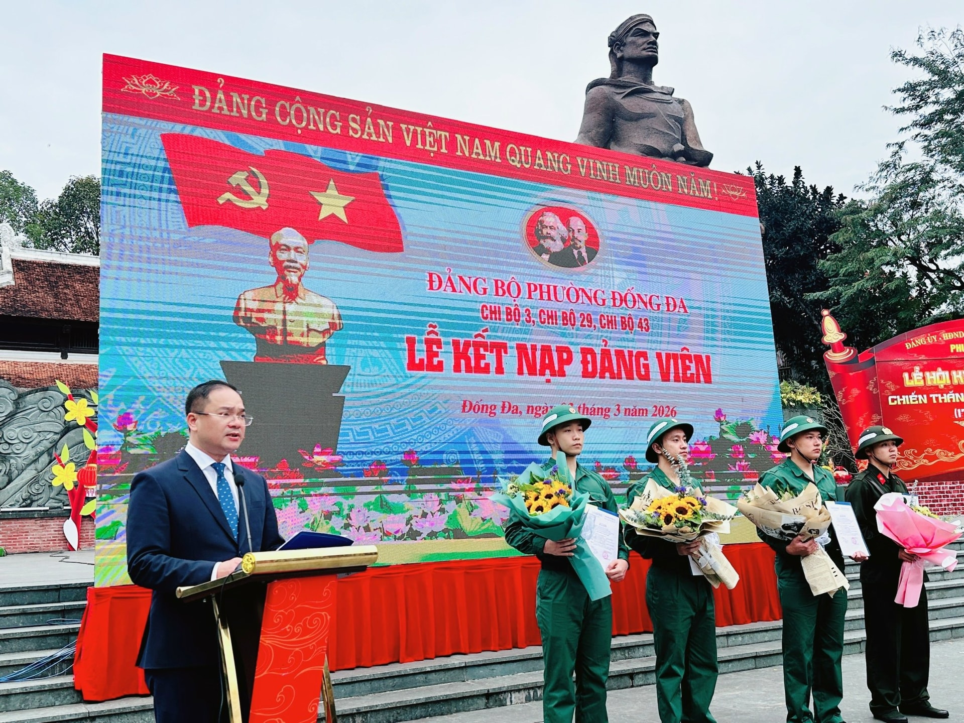 Phường Đống Đa gặp mặt, động viên thanh niên lên đường nhập ngũ năm 2026- Ảnh 3.