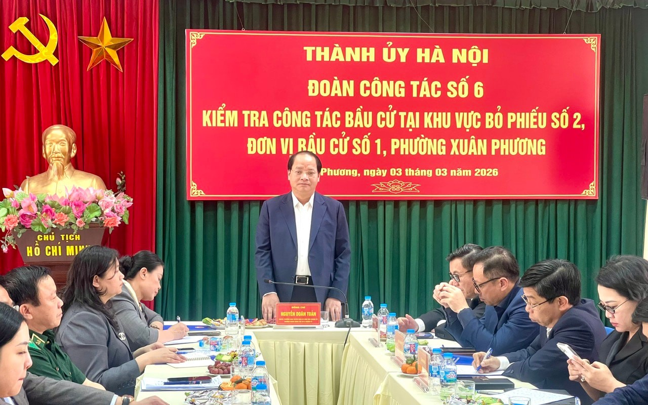 Trưởng ban Tuyên giáo và Dân vận Thành ủy Nguyễn Doãn Toản kiểm tra công tác chuẩn bị bầu cử tại xã An Khánh và phường Xuân Phương