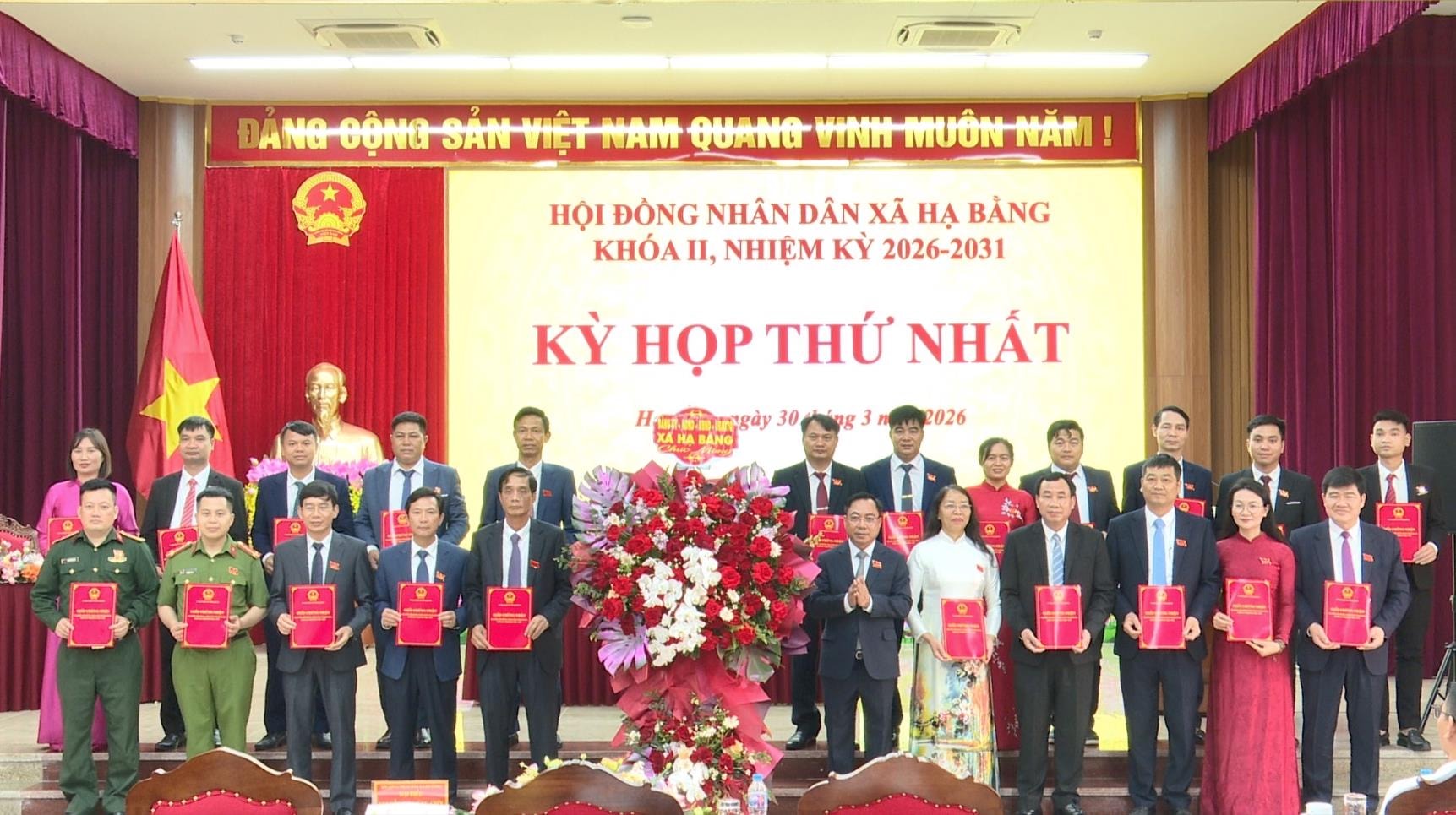 Kỳ họp thứ Nhất HĐND xã Hạ Bằng: Kiện toàn các chức danh chủ chốt- Ảnh 2.