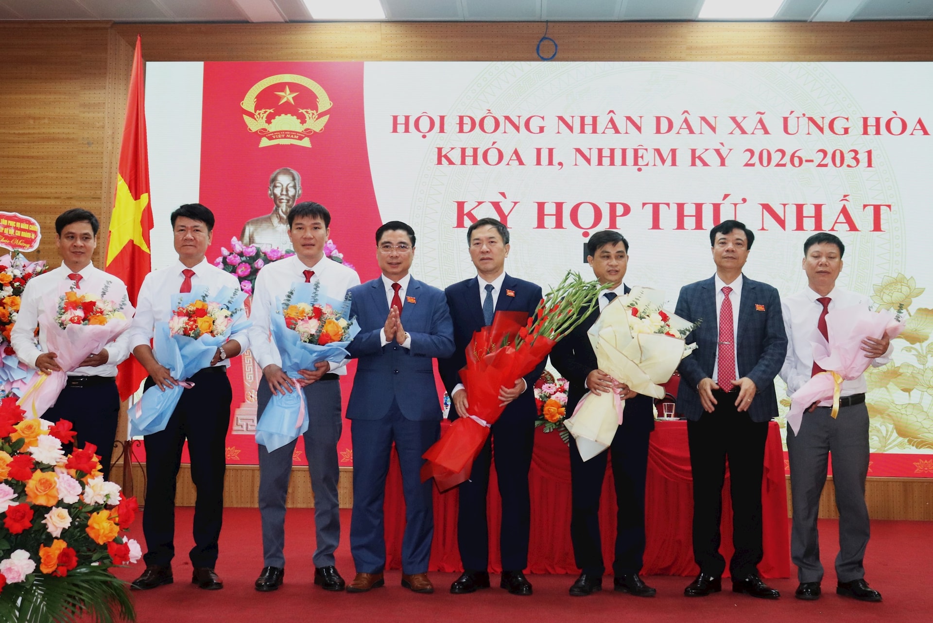 Kỳ họp thứ nhất HĐND xã Ứng Hòa: Kiện toàn bộ máy chính quyền- Ảnh 1.