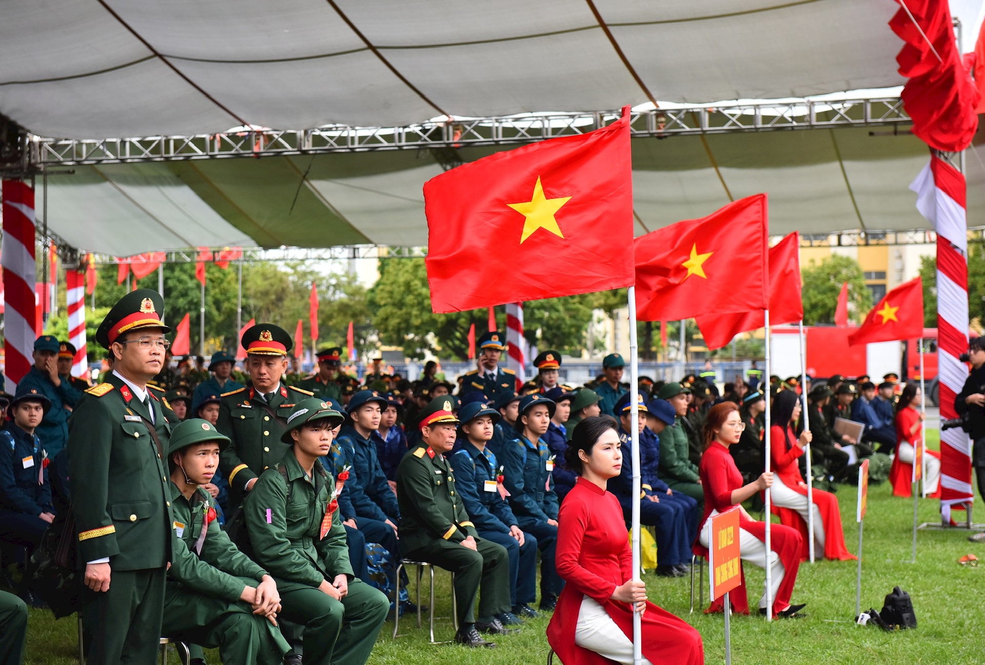 Hanoi launches enlistment day at Defense Area No. 5- Ảnh 7.