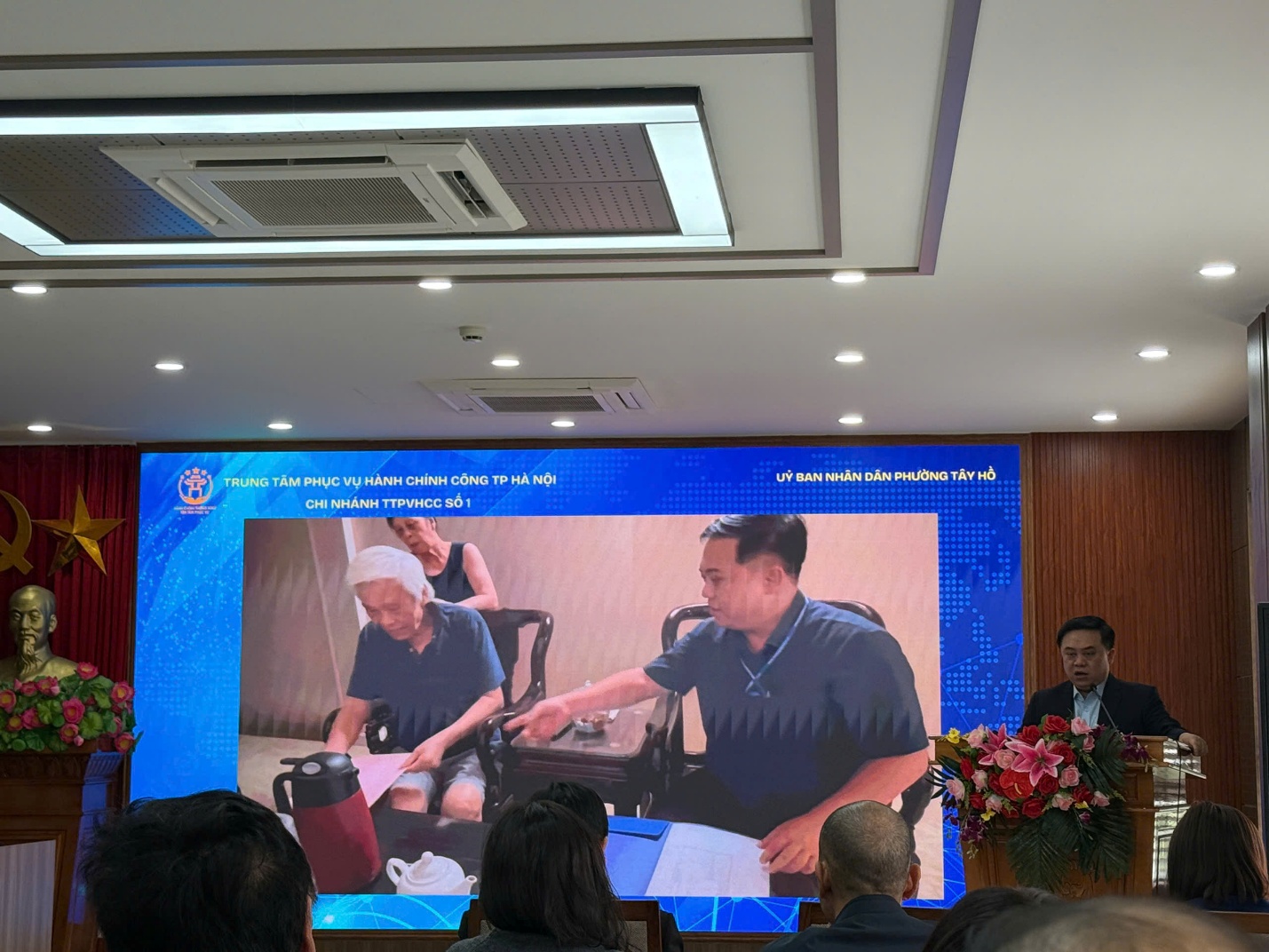 Chỉ một lần quét mã – Cả quy trình được hỗ trợ: Trung tâm Phục vụ hành chính công đổi mới cách phục vụ- Ảnh 2.