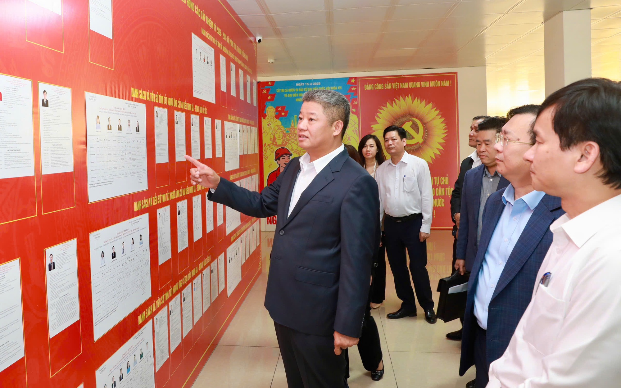 Phó Chủ tịch UBND Thành phố Nguyễn Mạnh Quyền kiểm tra công tác chuẩn bị bầu cử tại 3 xã Phúc Thọ, Phúc Lộc, Hát Môn