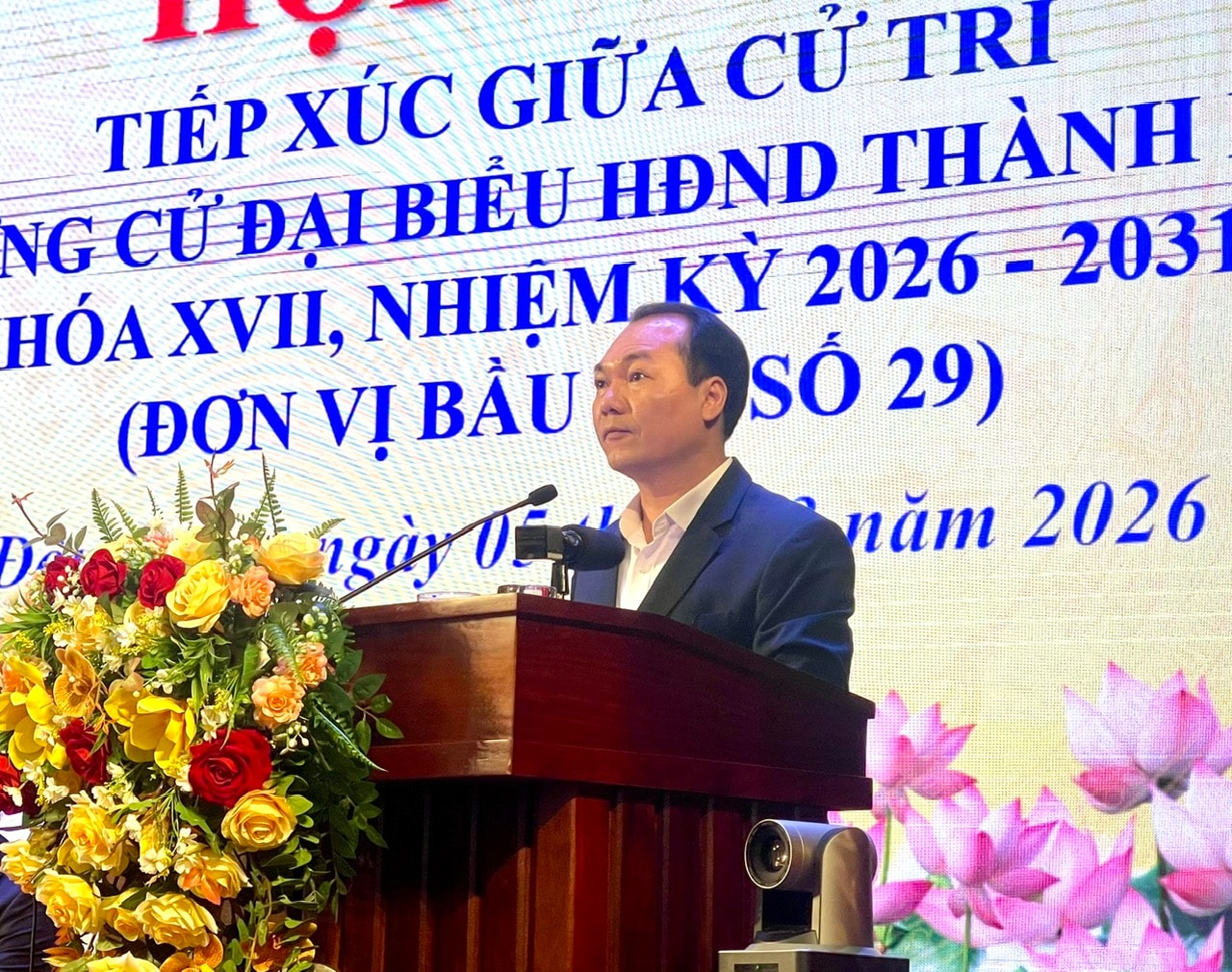 Phó Bí thư Thường trực Thành ủy Nguyễn Trọng Đông và các ứng viên tiếp xúc cử tri, vận động bầu cử- Ảnh 4.