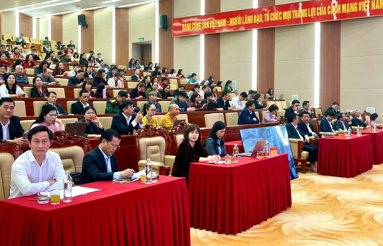 Phó Bí thư Thường trực Thành ủy Nguyễn Trọng Đông và các ứng viên tiếp xúc cử tri, vận động bầu cử- Ảnh 2.