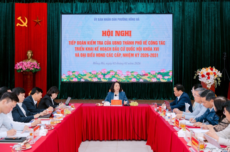 Hanoi vice chairwoman inspects election preparations in Hong Ha Ward ahead of voting day- Ảnh 3.